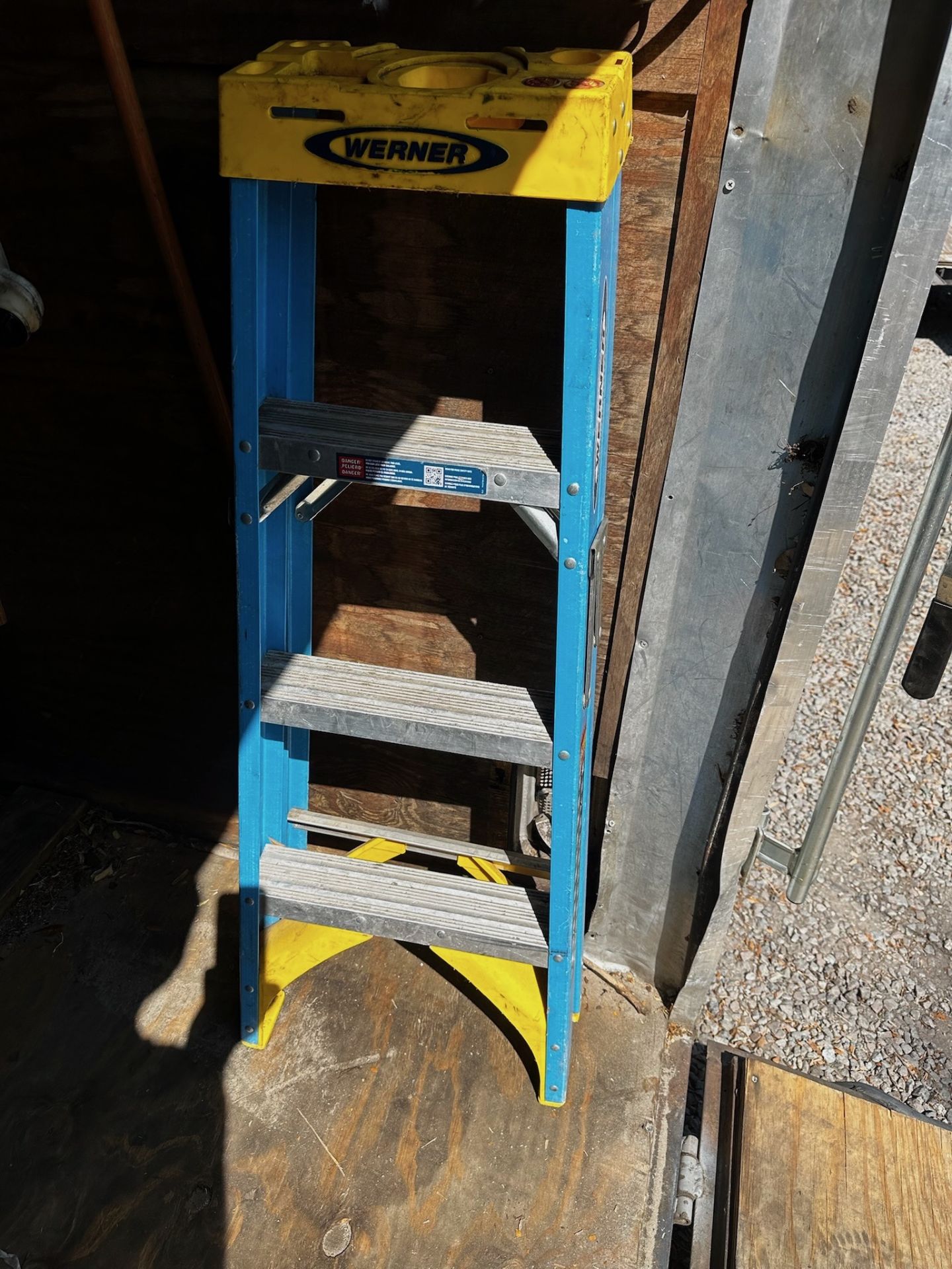 Contents of Trailer - Image 9 of 10
