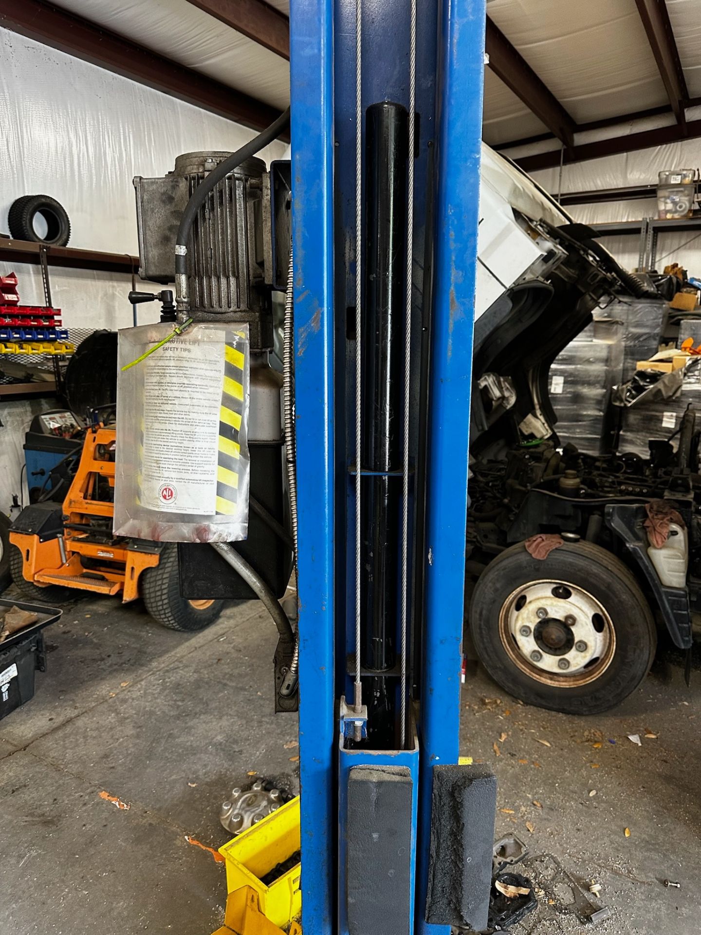Rotary Vehicle Lift, 9000 lb Capacity - Image 8 of 14