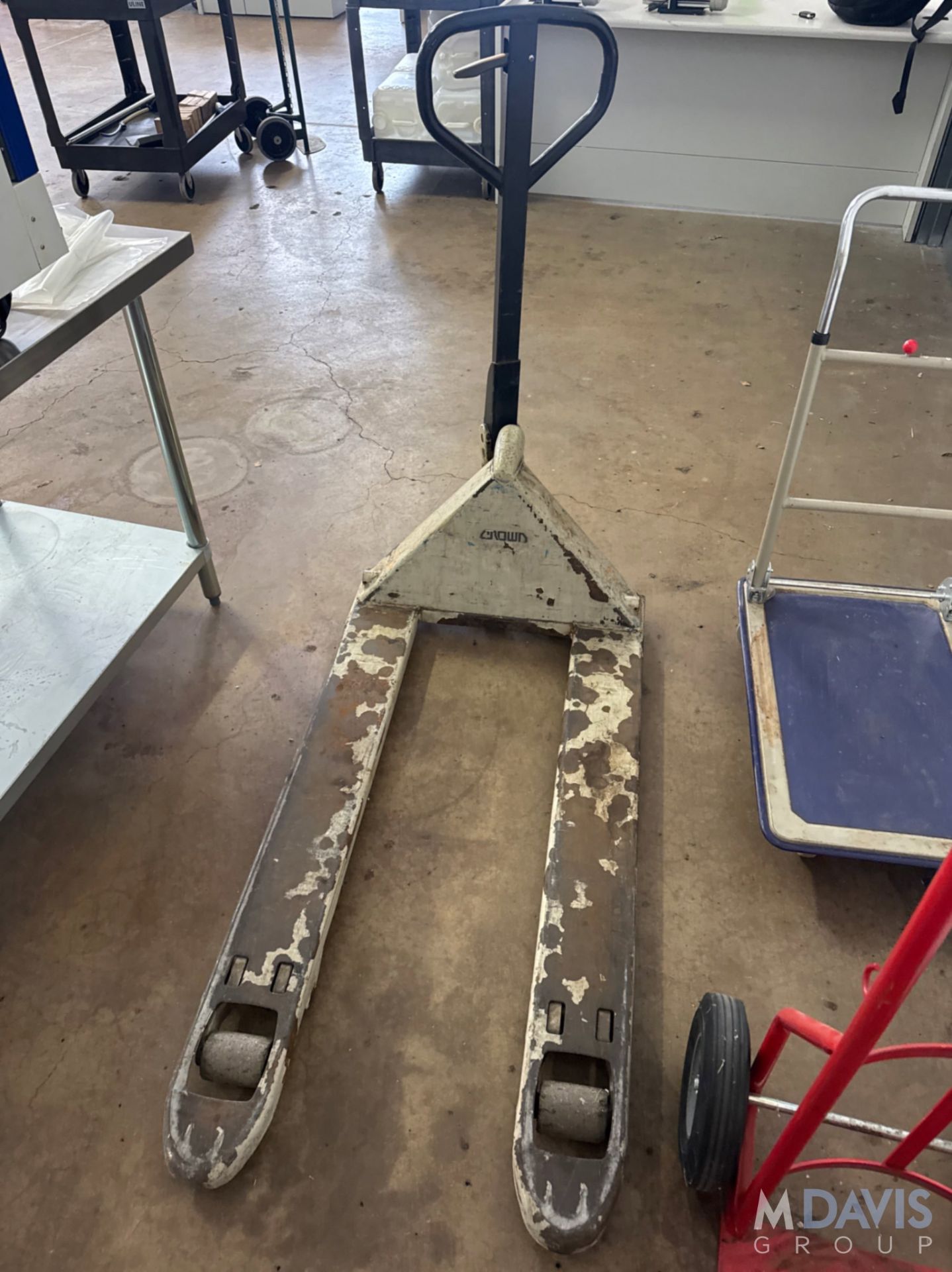 CROWN HYDRAULIC PALLET JACK - Image 4 of 4
