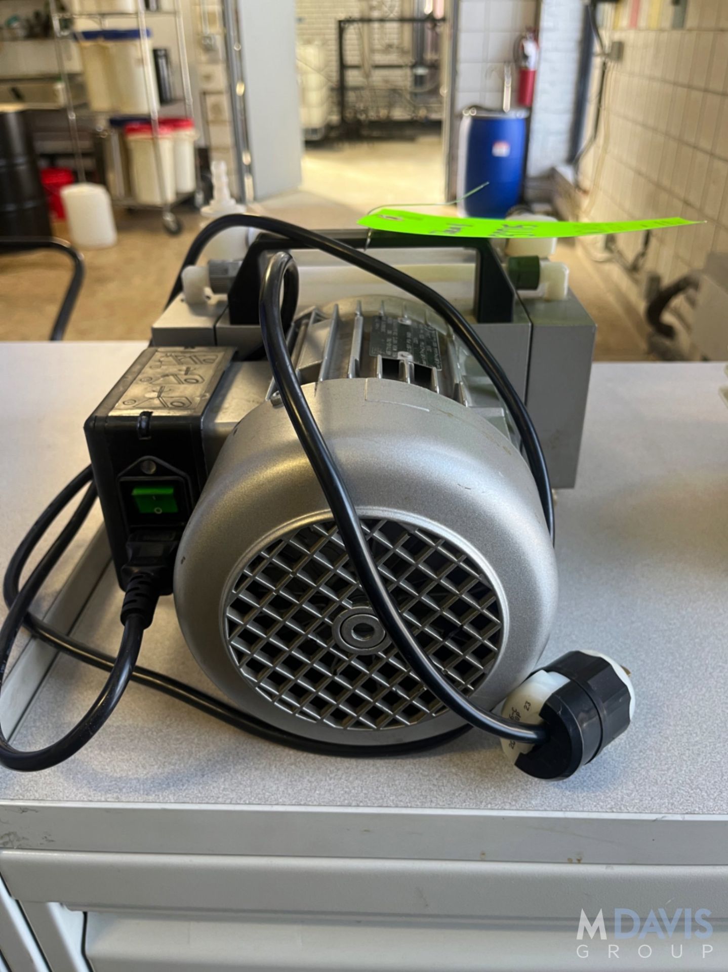 WELCH-ILMVAC VACUUM PUMP - Image 6 of 7