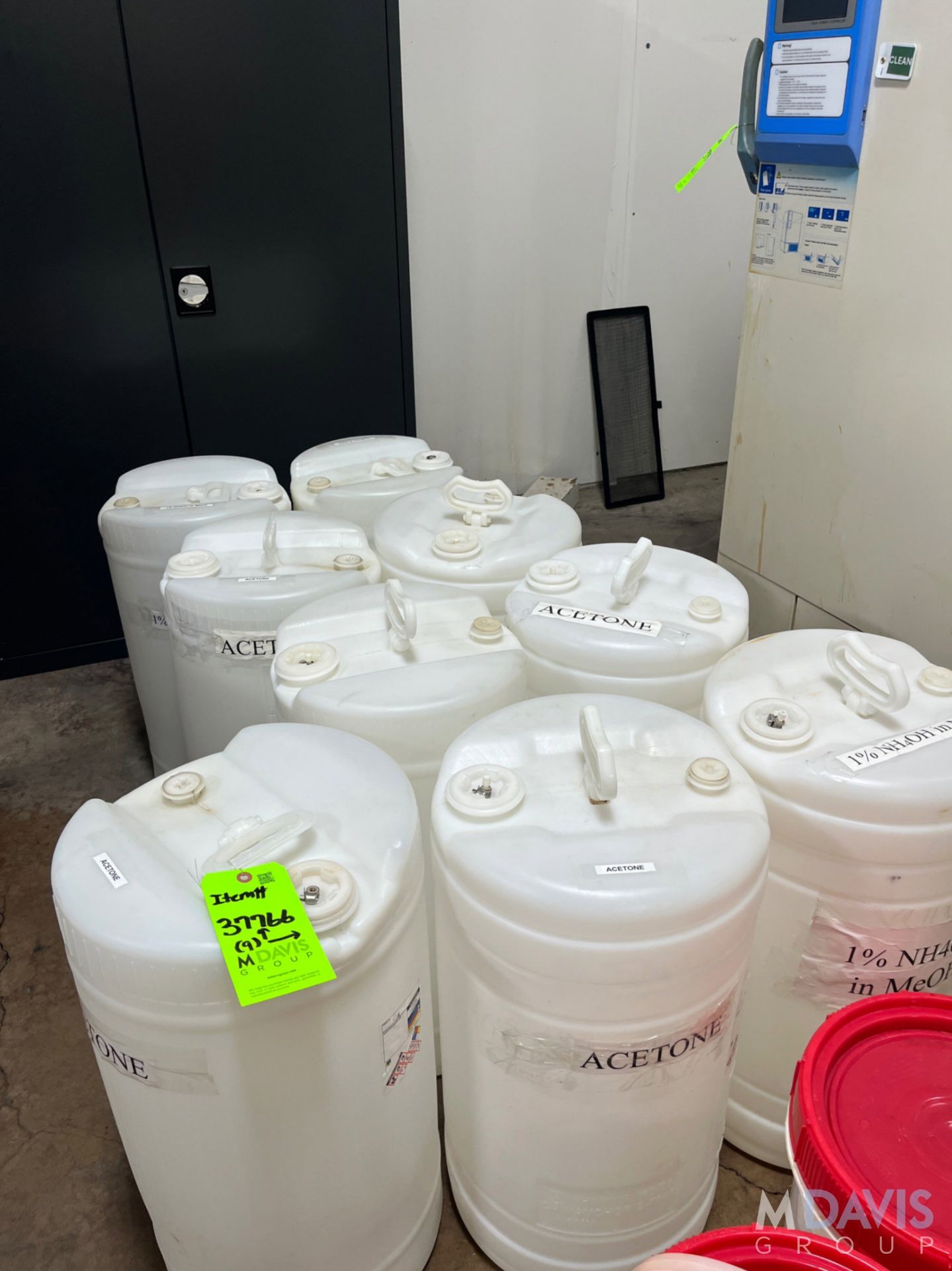 (9) 15 GAL CLOSED TOP NATURAL PLASTIC DRUM - Image 4 of 5
