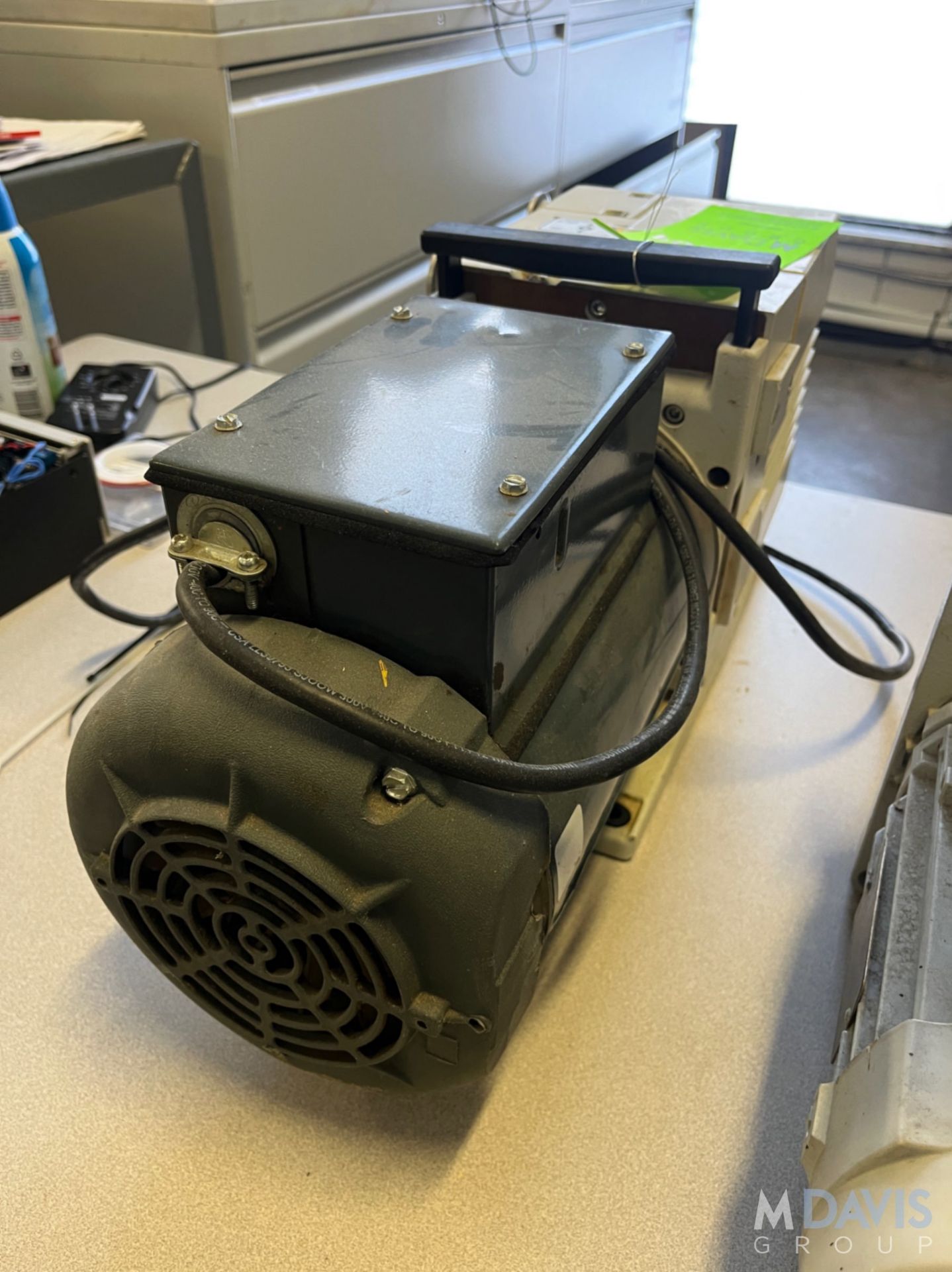 LEYBOLD TRIVAC ROTARY VANE VACUUM PUMP - Image 6 of 8