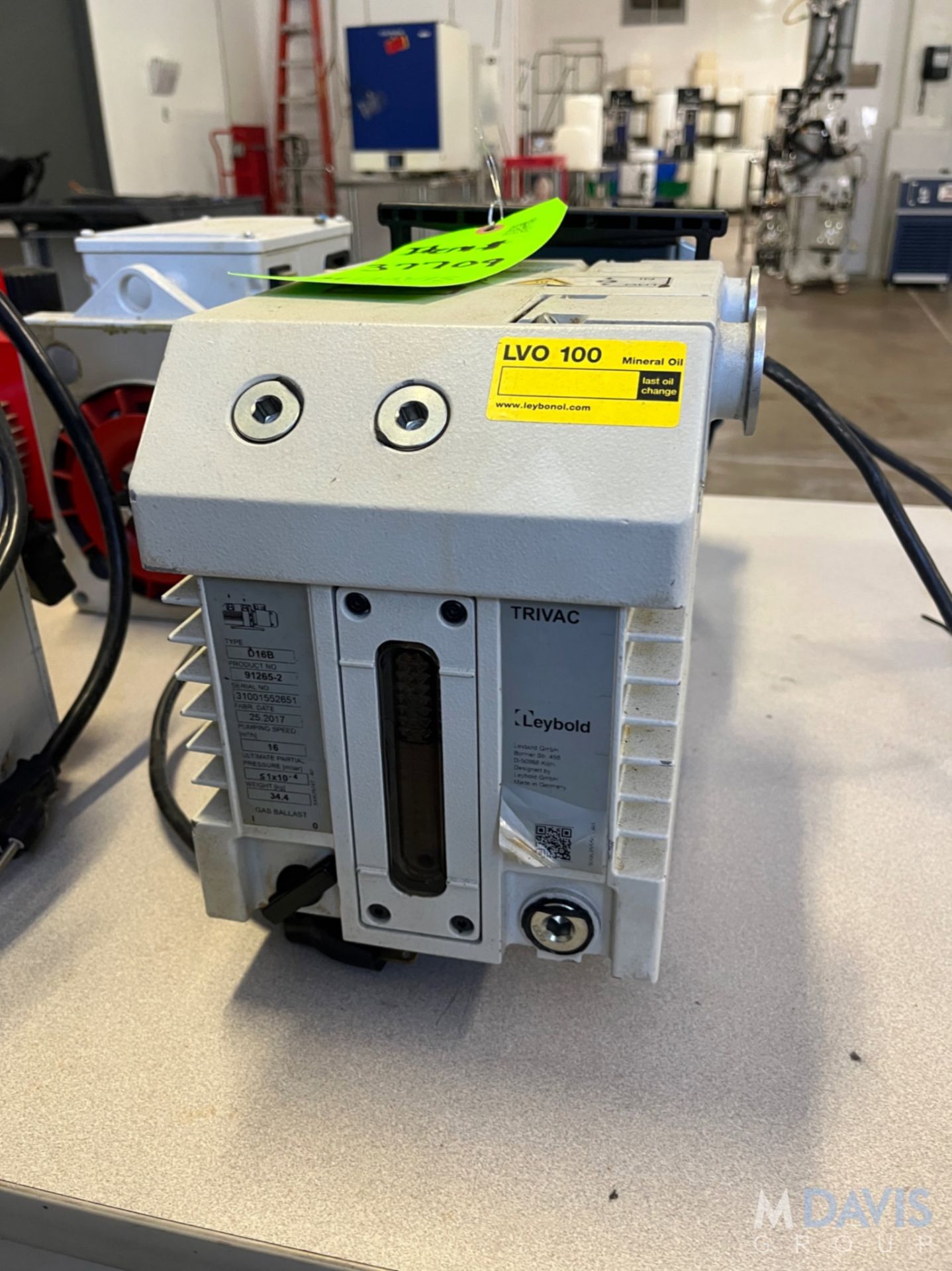 LEYBOLD TRIVAC ROTARY VANE VACUUM PUMP - Image 3 of 8