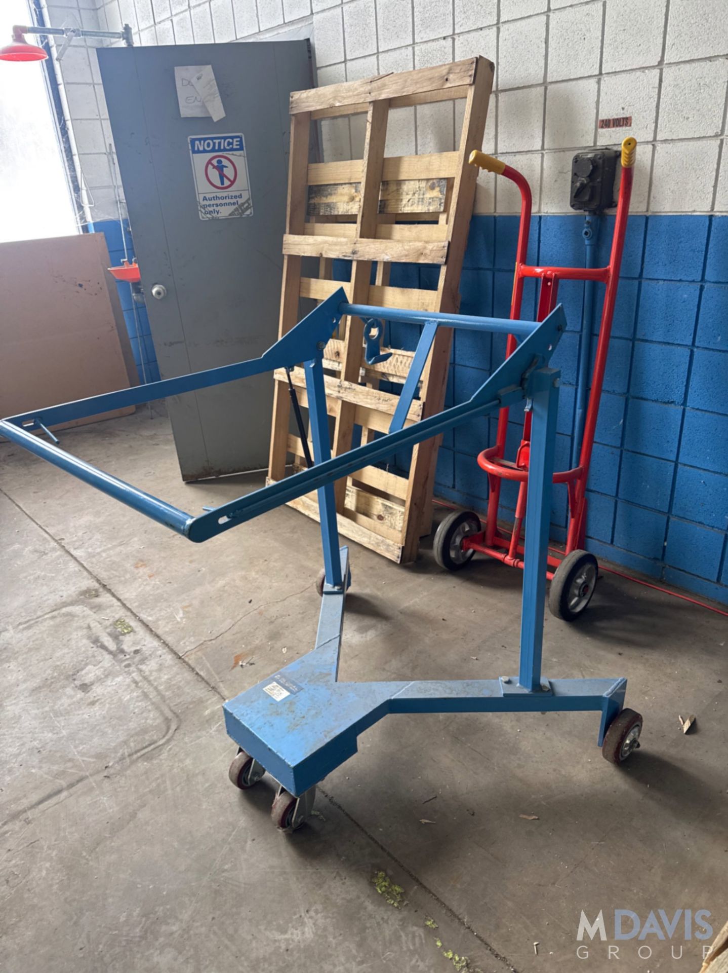 GLOBAL INDUSTRIAL DRUM PALLETIZER