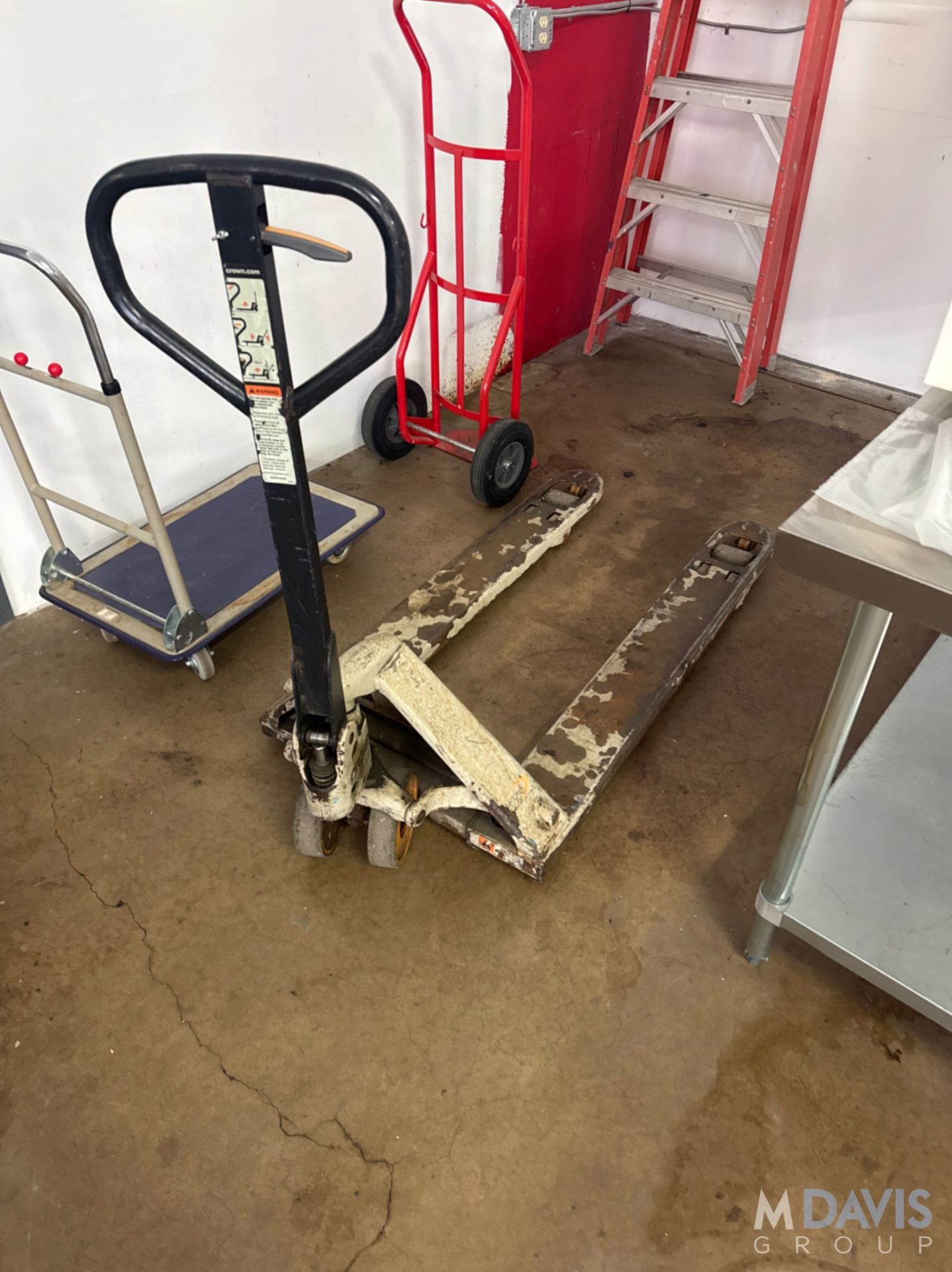 CROWN HYDRAULIC PALLET JACK