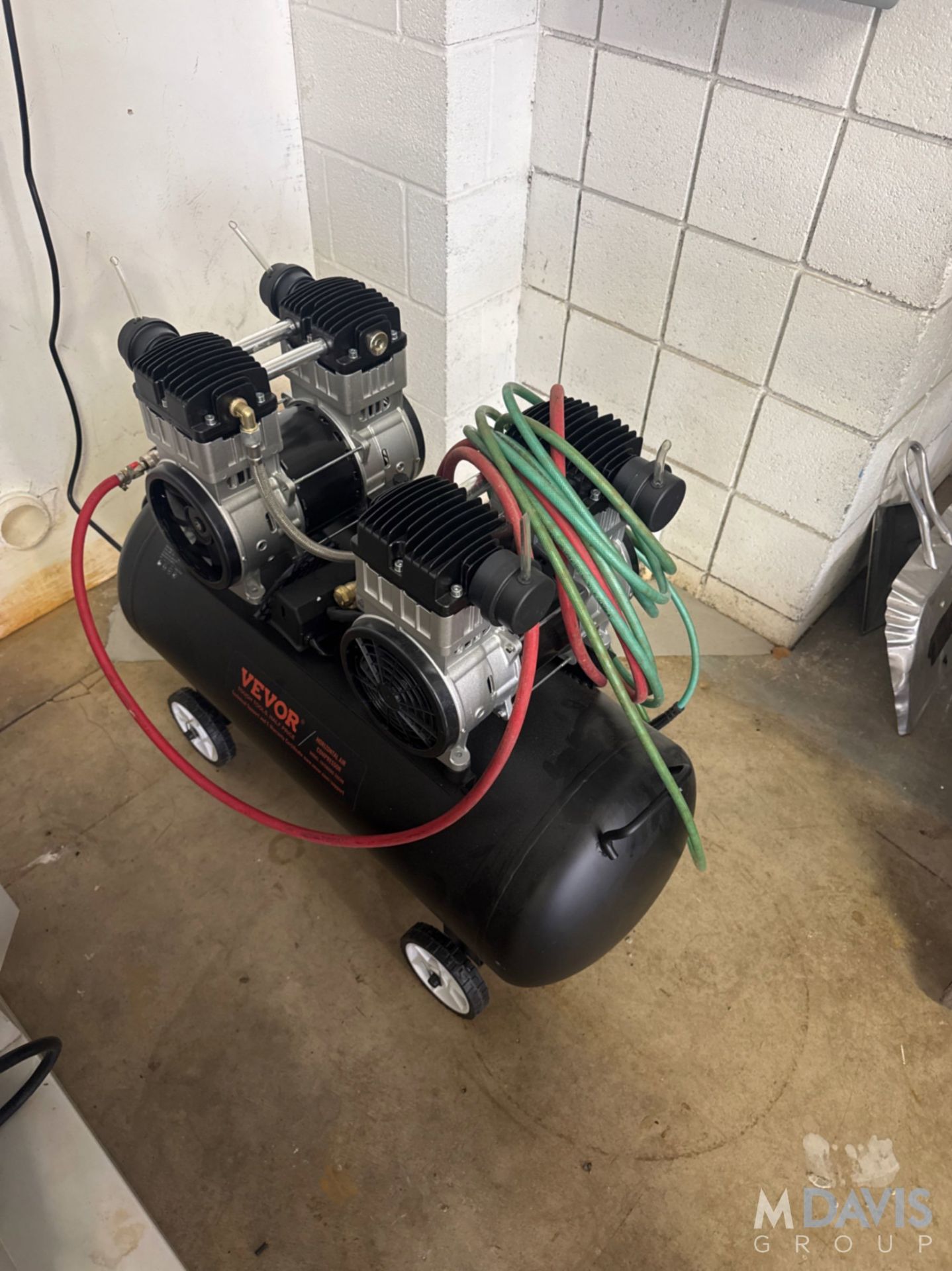 VEVOR HORIZONTAL AIR COMPRESSOR - Image 3 of 4