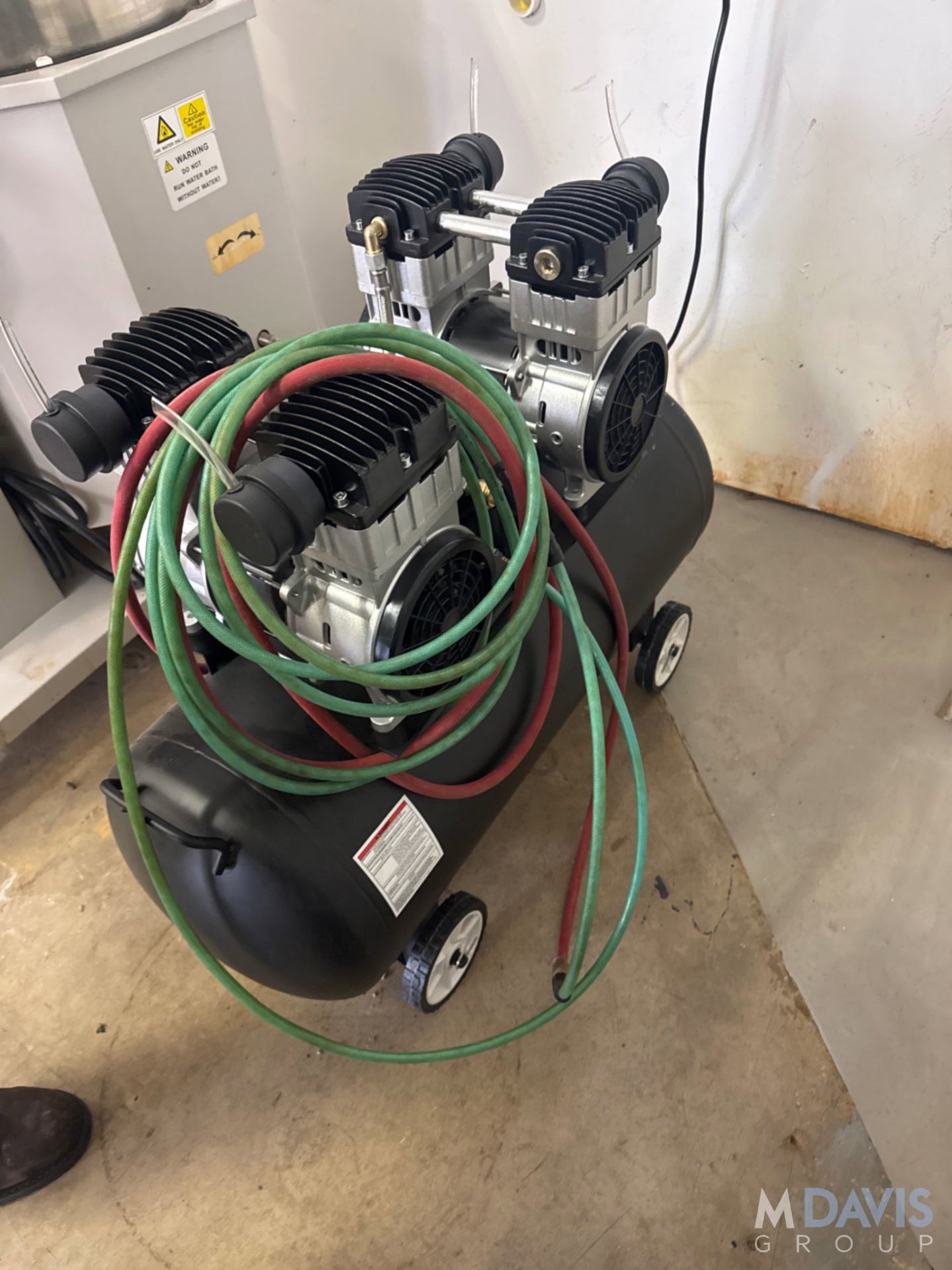 VEVOR HORIZONTAL AIR COMPRESSOR - Image 4 of 4