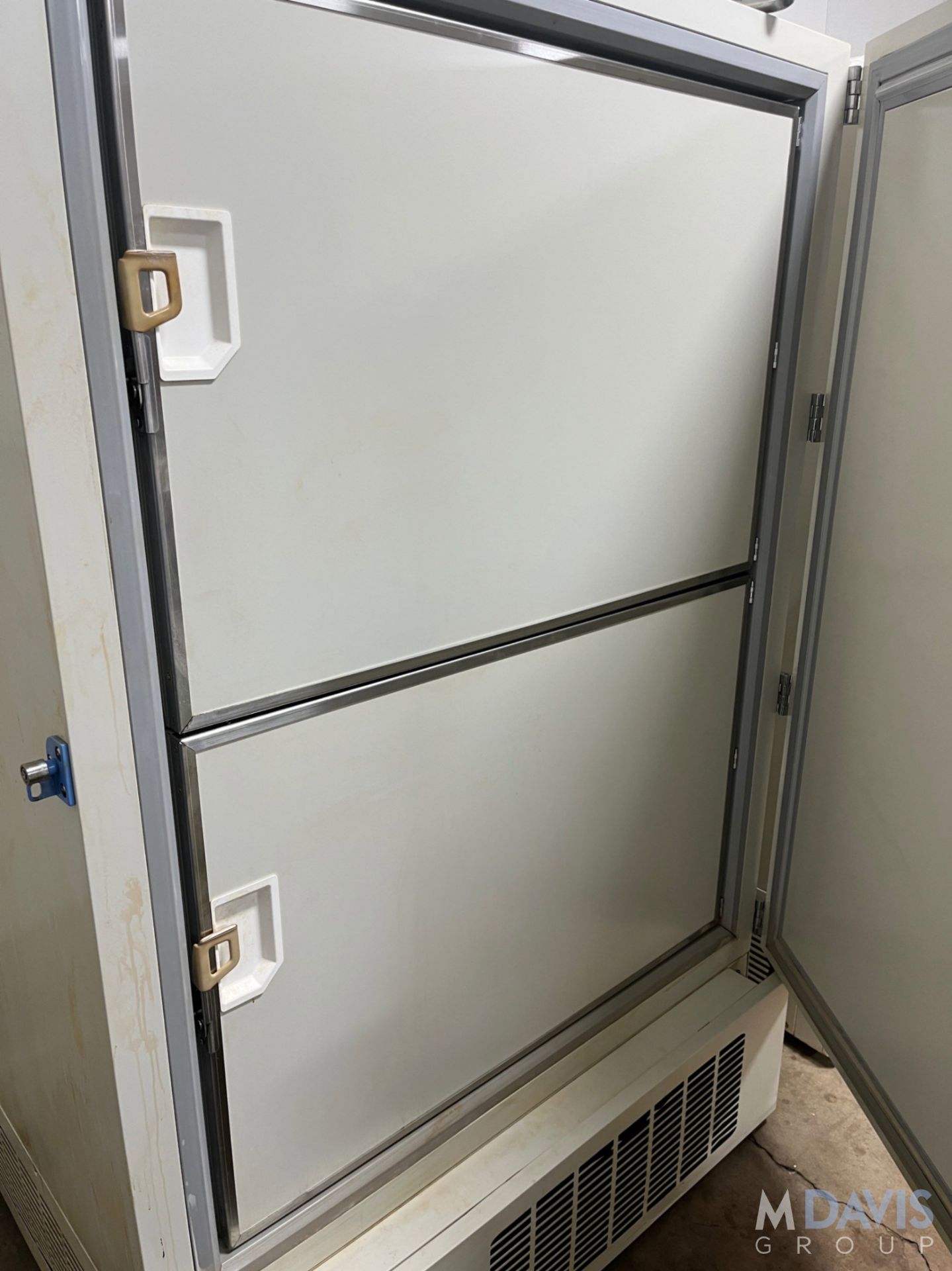 ACROSS INTERNATIONAL ULTRA-LOW TEMPERATURE FREEZER - Image 7 of 9