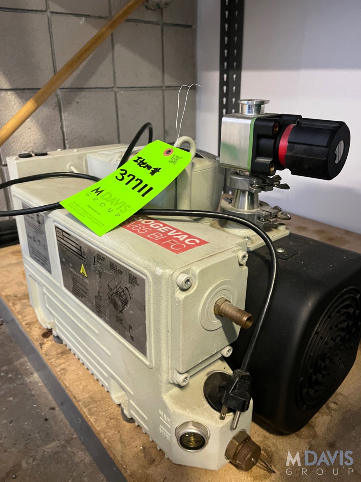 SOGEVAC OIL-SEALED ROTARY VANE PUMP - Image 3 of 8