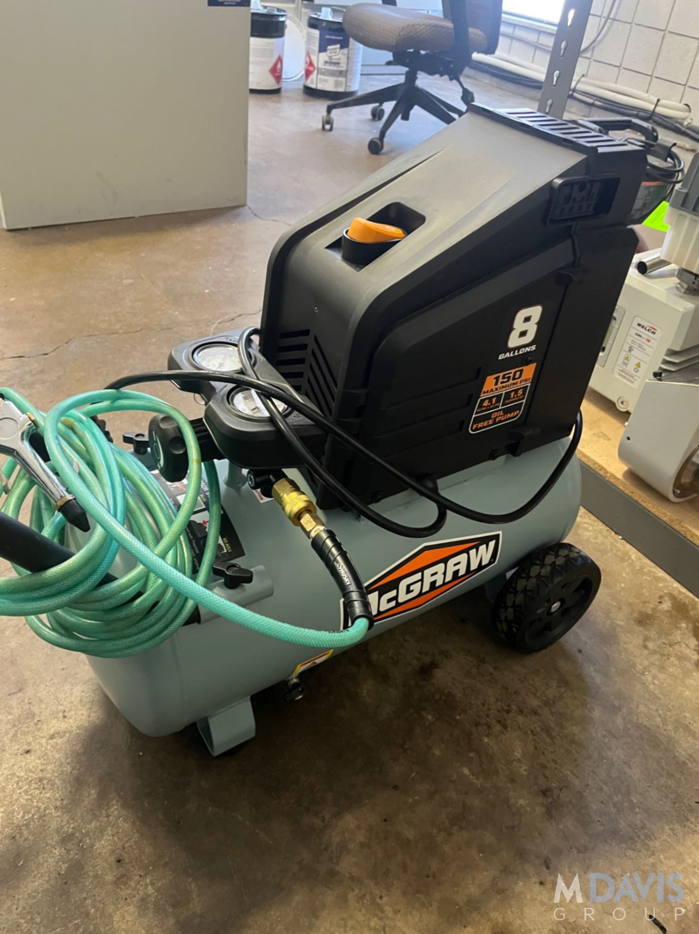 MCGRAW 8 GALLON OIL FREE PORTABLE AIR COMPRESSOR - Image 3 of 7