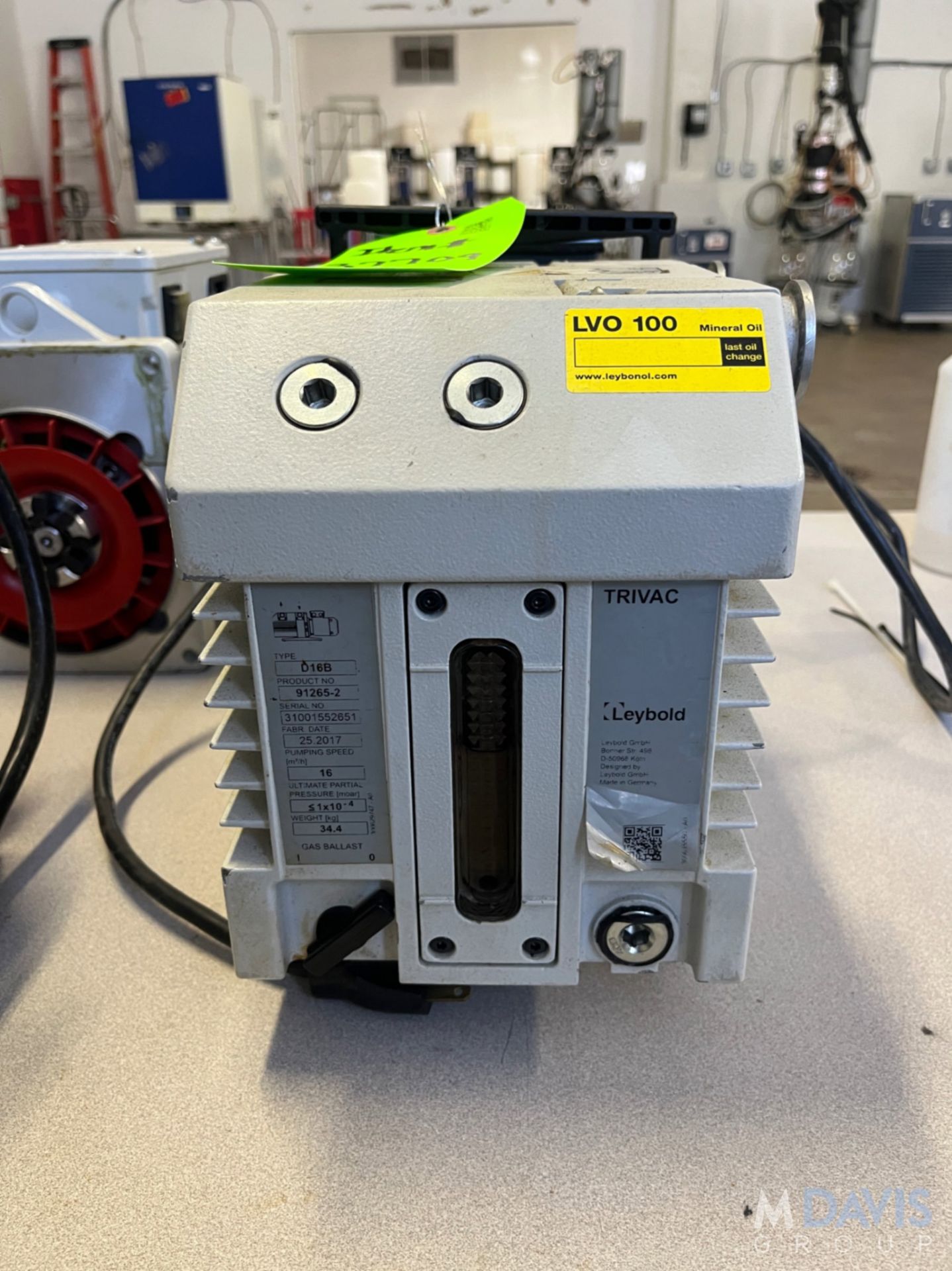 LEYBOLD TRIVAC ROTARY VANE VACUUM PUMP - Image 2 of 8