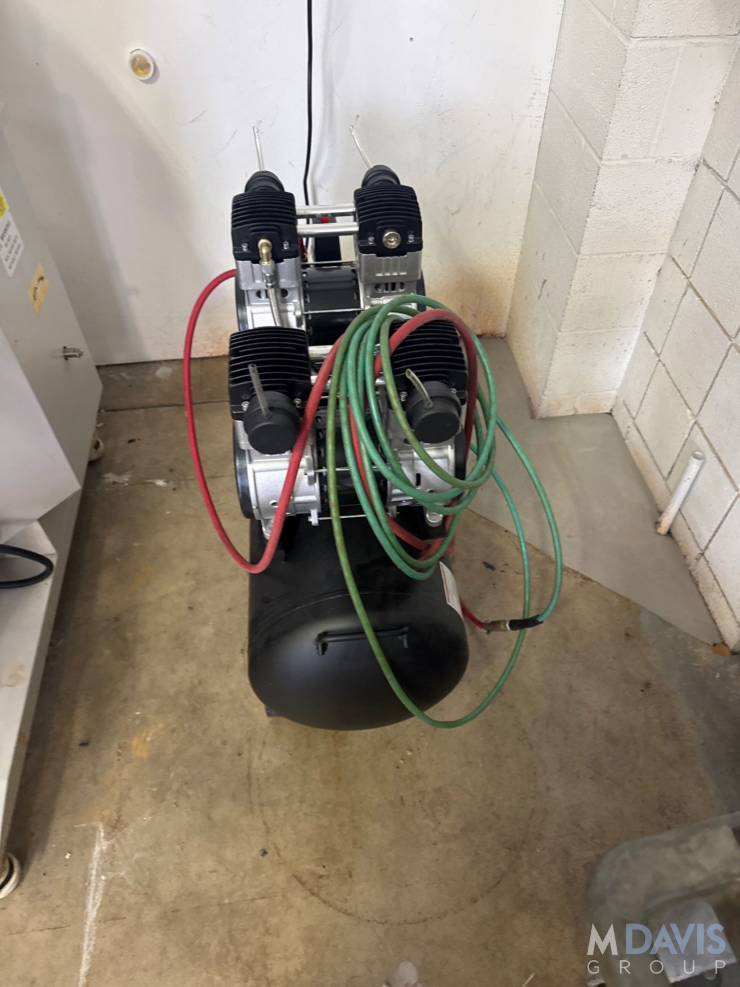 VEVOR HORIZONTAL AIR COMPRESSOR - Image 2 of 4