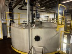 APROX. 17,500 GAL. VERTICAL MIX TANK