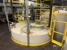 APROX. 11,500 GAL. VERTICAL MIX TANK