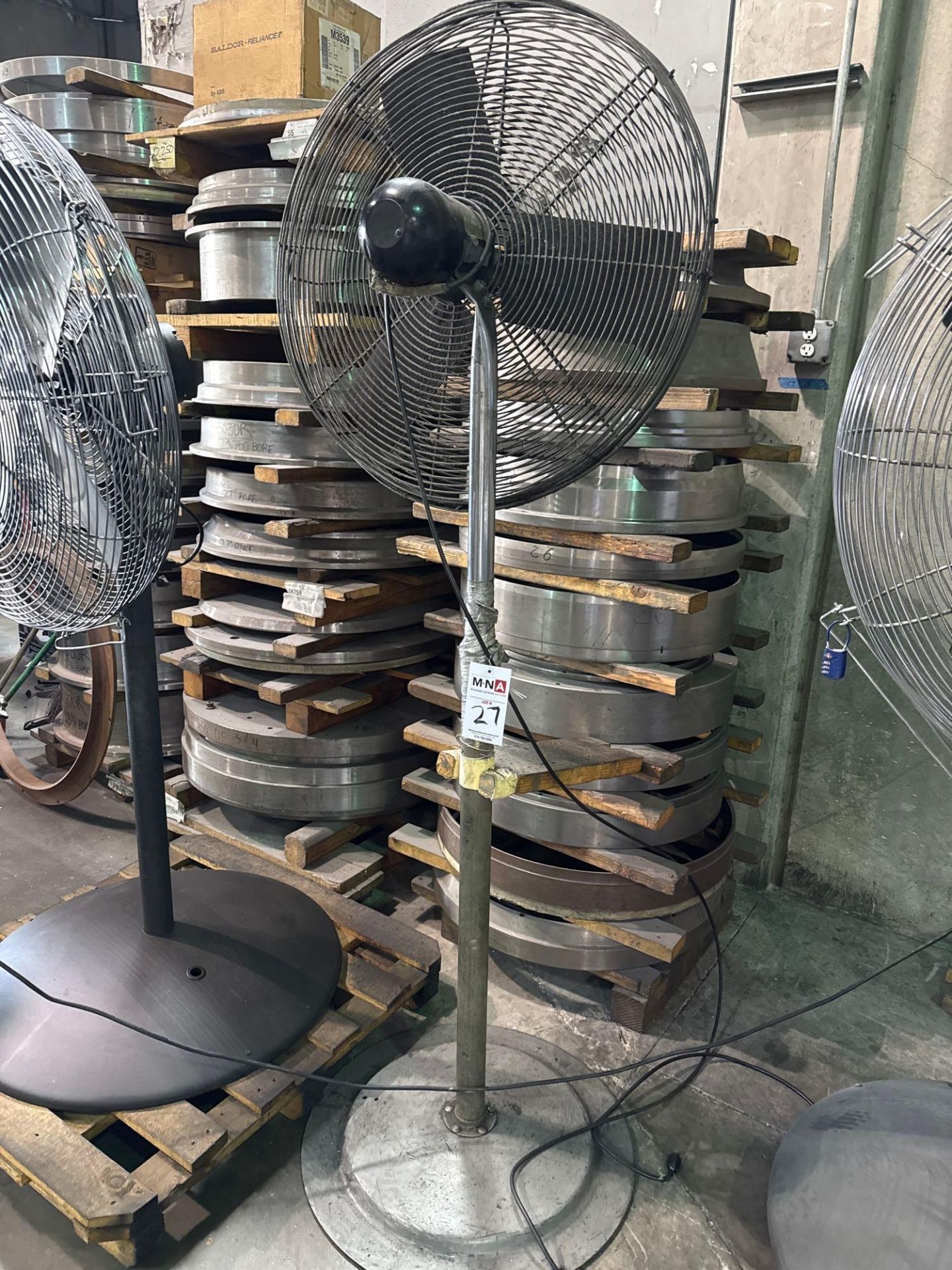 27” Fan - Image 2 of 3