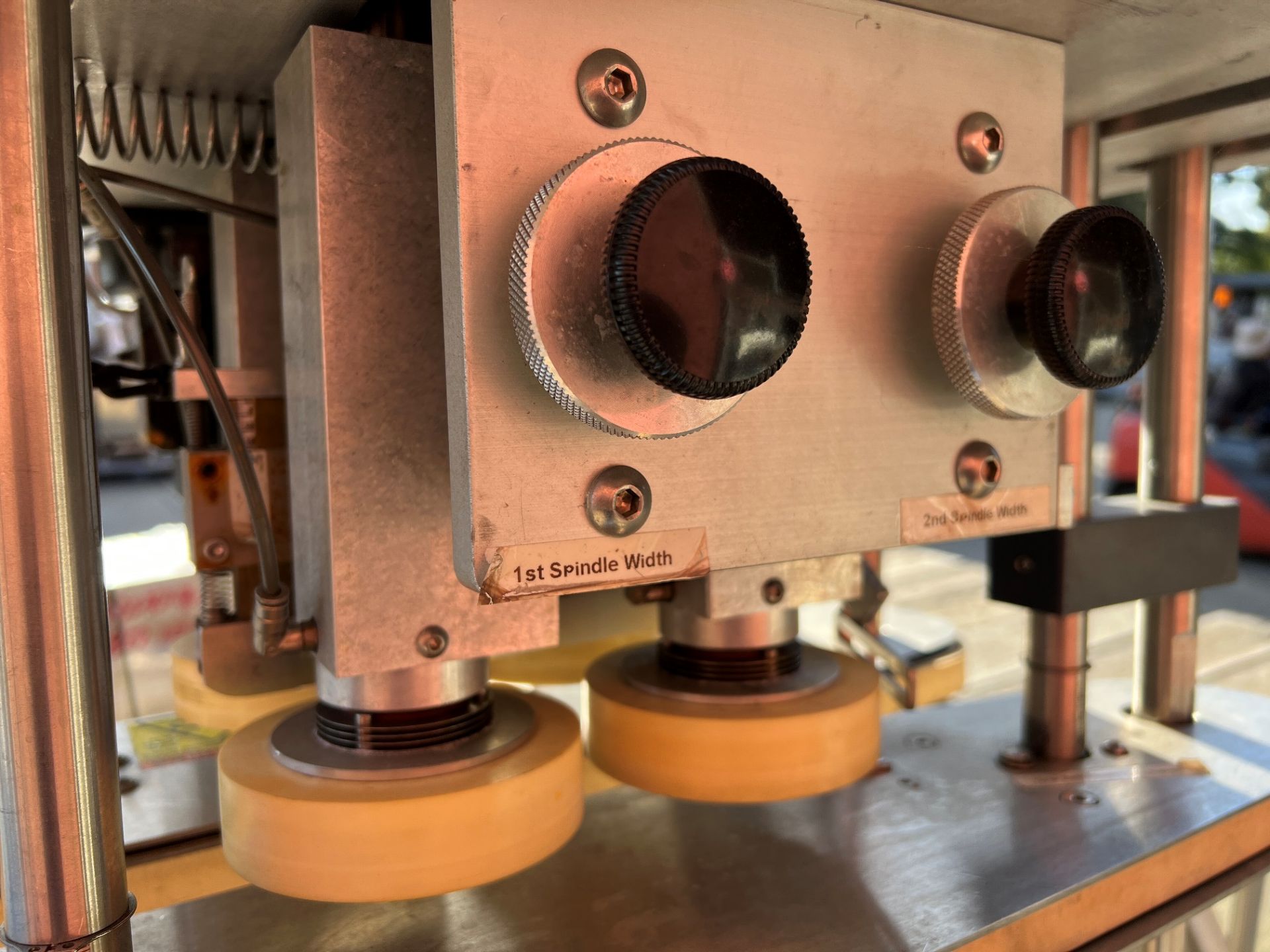 Kaps-All Inline Spindle Capper - Model F-E4. A versatile four-spindle ...