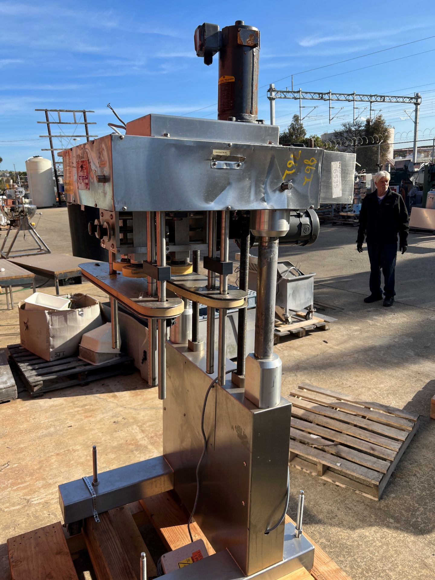 Kaps-All Inline Spindle Capper - Model F-E4. A versatile four-spindle ...