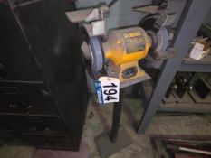 DEWALT DW758 Heavy Duty 8 Inch (200 MM) Bench Grinder with Stand
