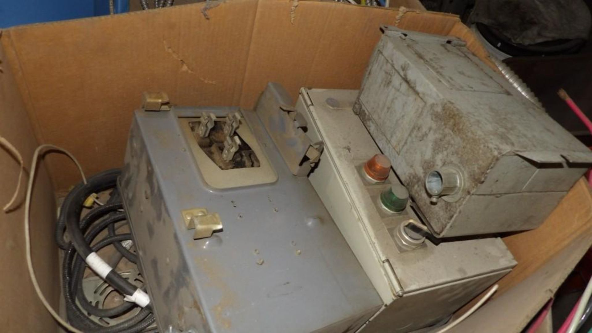 Mixed Lot of Industrial Electrical Components - Electrical Enclosures, Coiled Belts, Wires, Hoses - Image 2 of 4