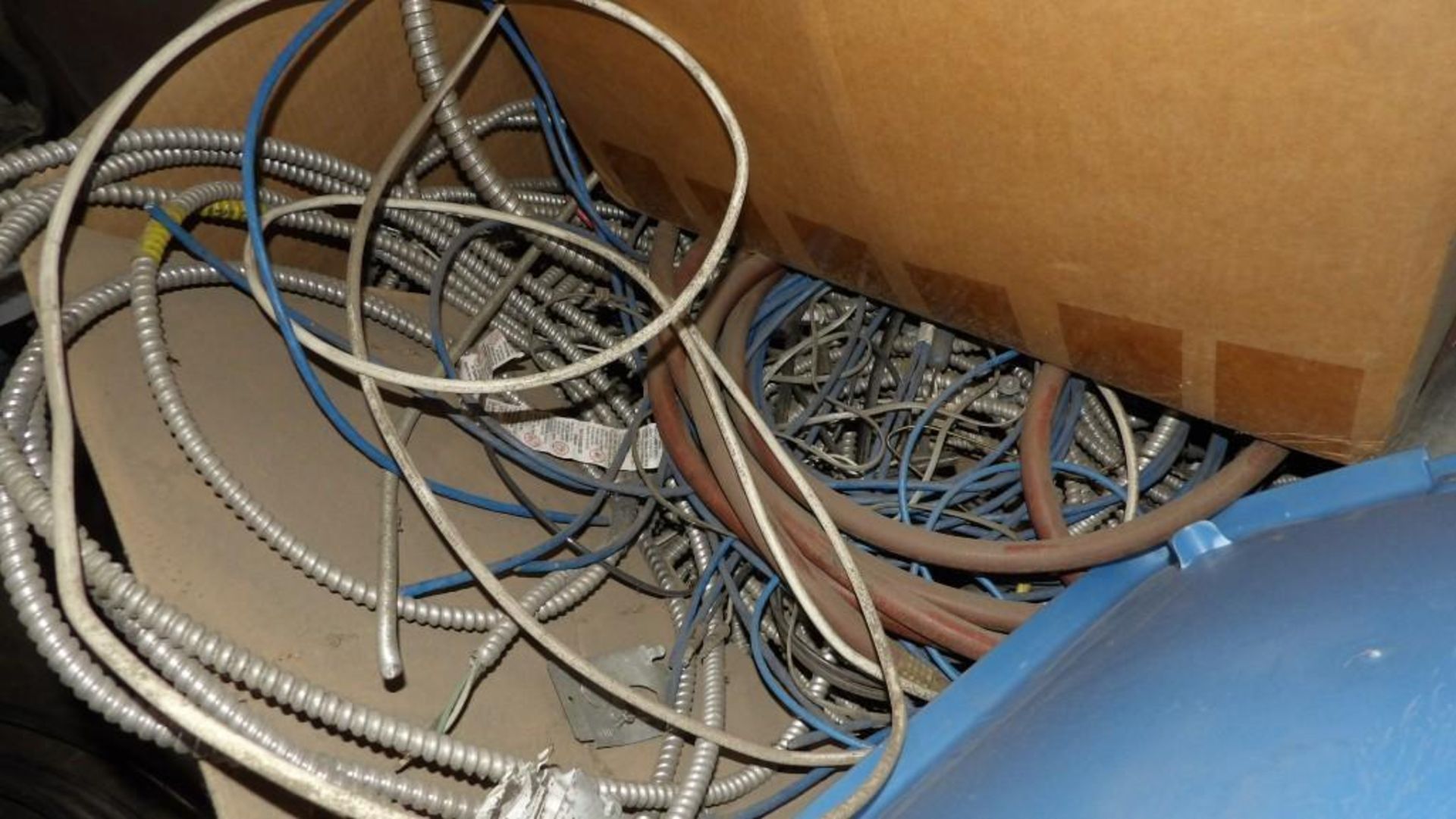 Mixed Lot of Industrial Electrical Components - Electrical Enclosures, Coiled Belts, Wires, Hoses - Image 4 of 4