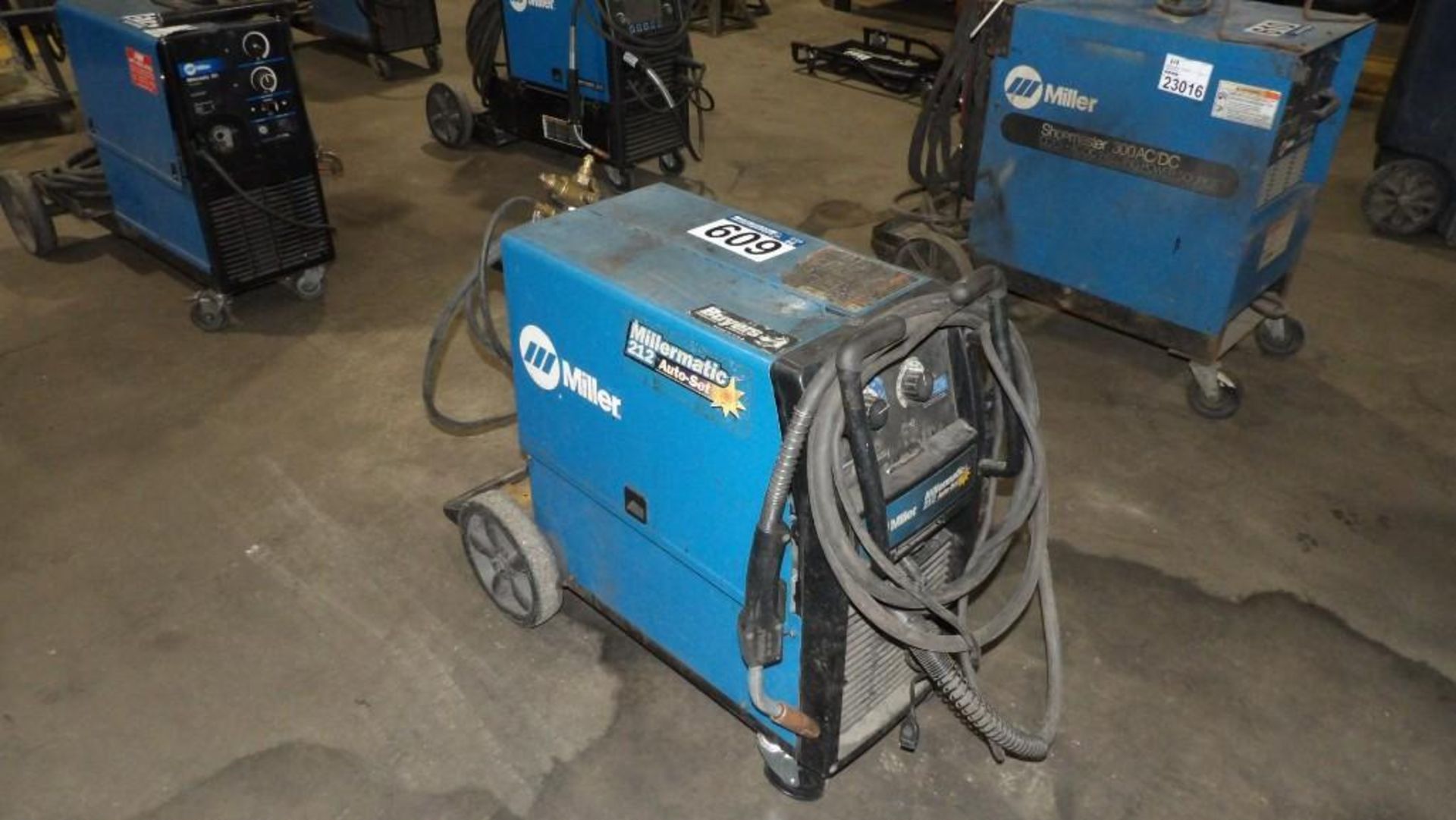Miller Millermatic 212 Auto-Set MIG Welder - Auto-Set - Image 3 of 6