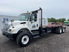 2005 International WorkStar 7400 T/A 24' Flatbed Truck