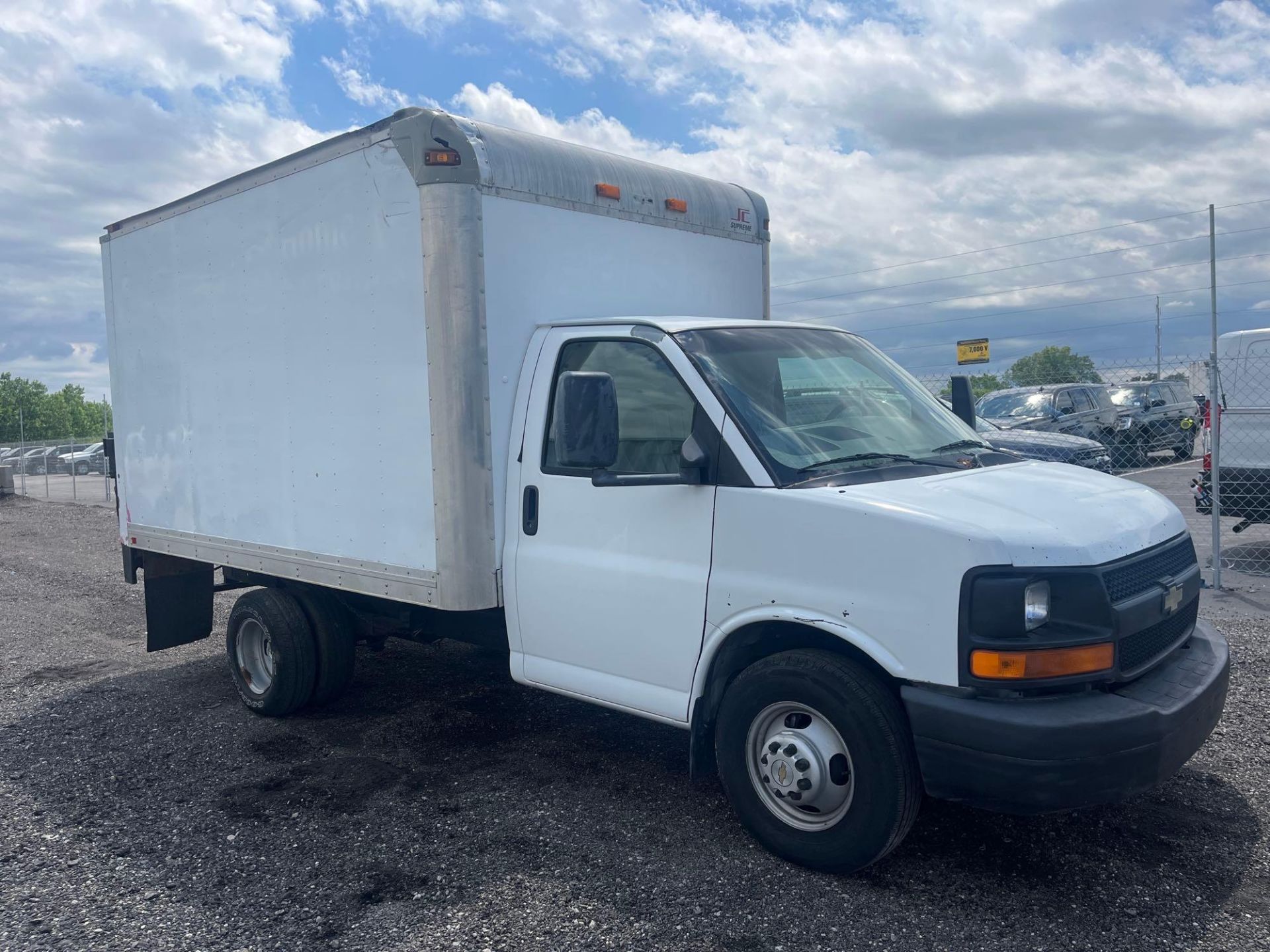 2009 Chevrolet Express 3500 12' Box Truck - Image 7 of 21