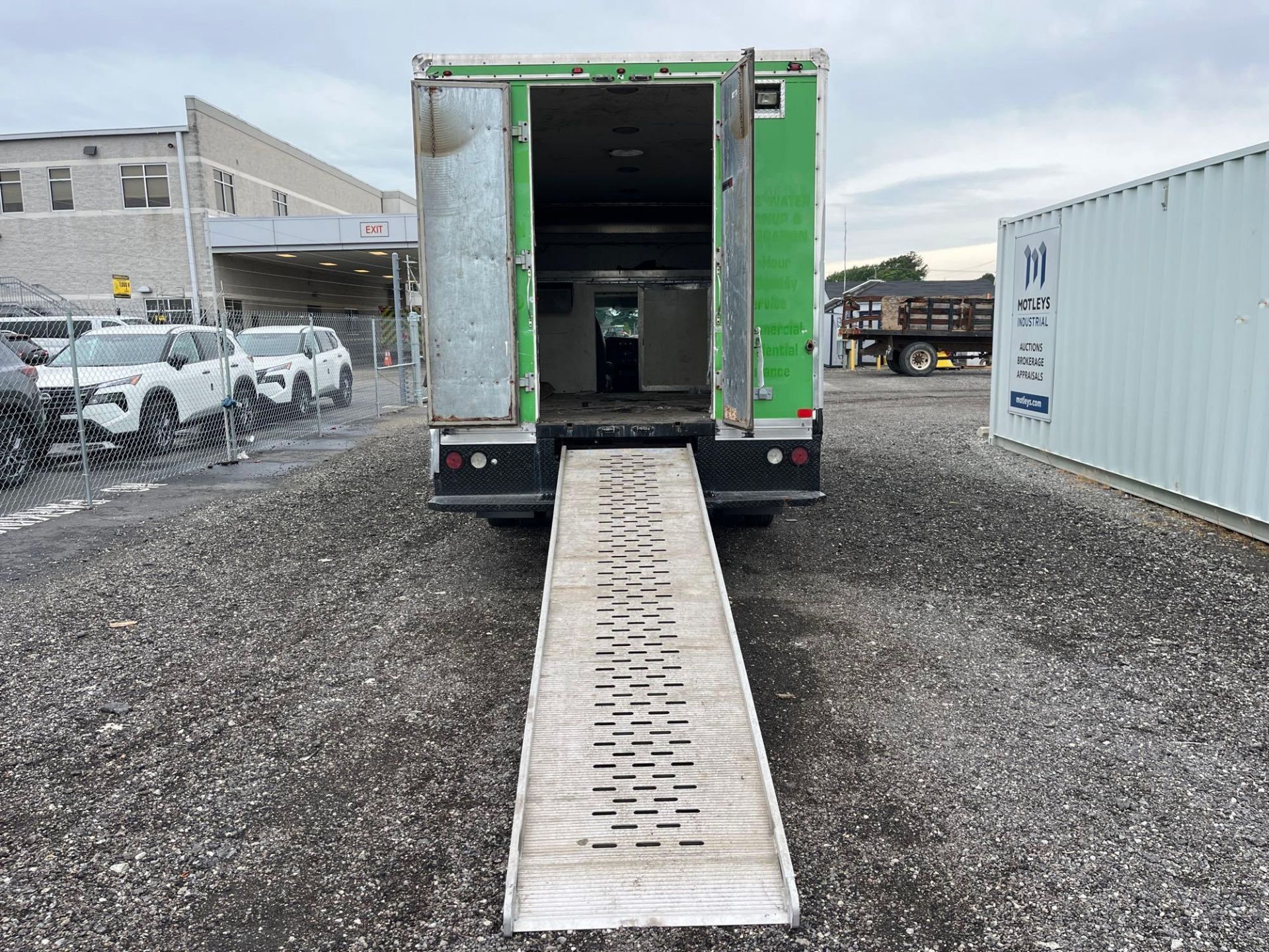 2015 Chevrolet 4500 16' S/A Box Truck - Image 10 of 20
