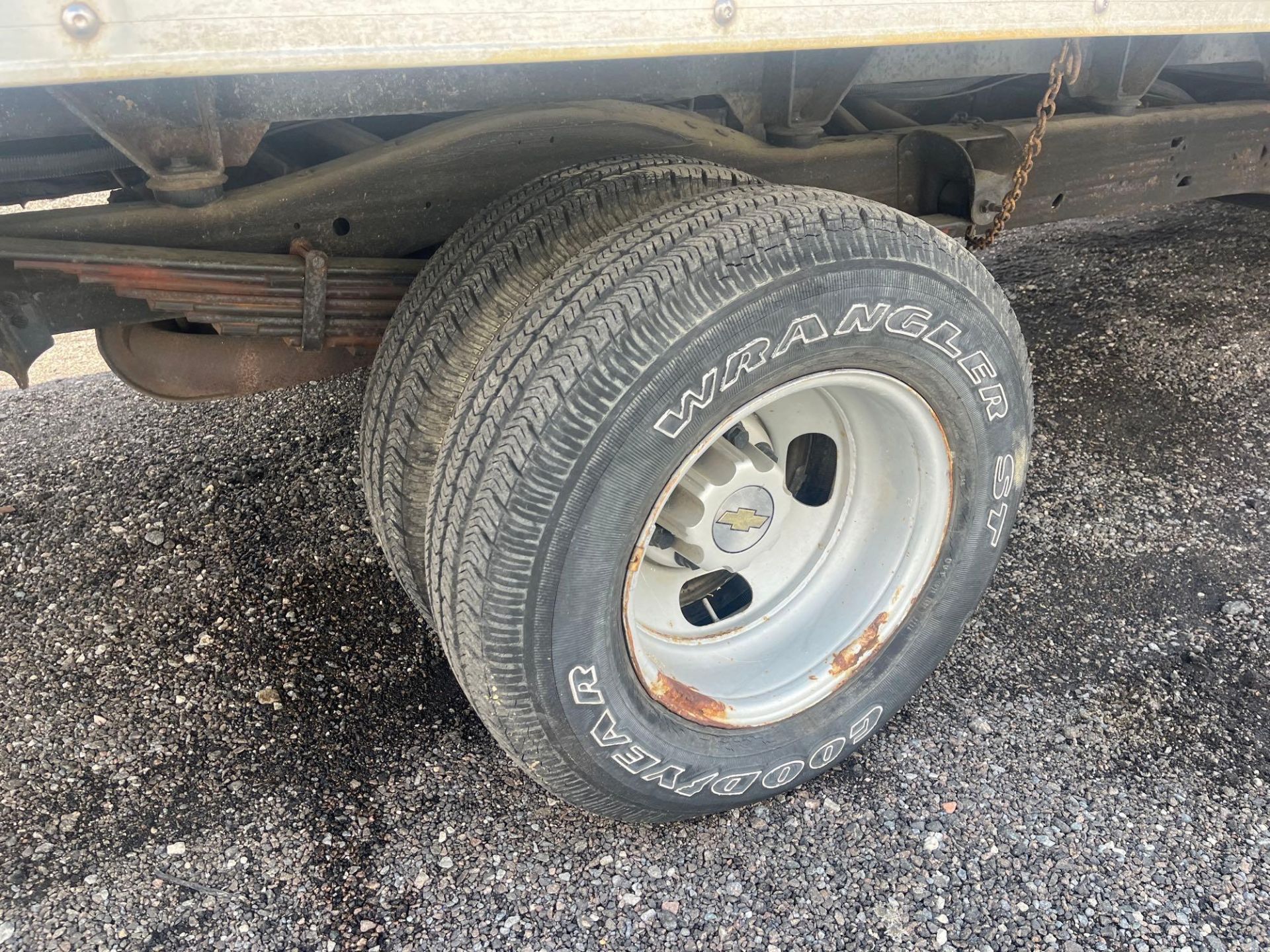2009 Chevrolet Express 3500 12' Box Truck - Image 18 of 21