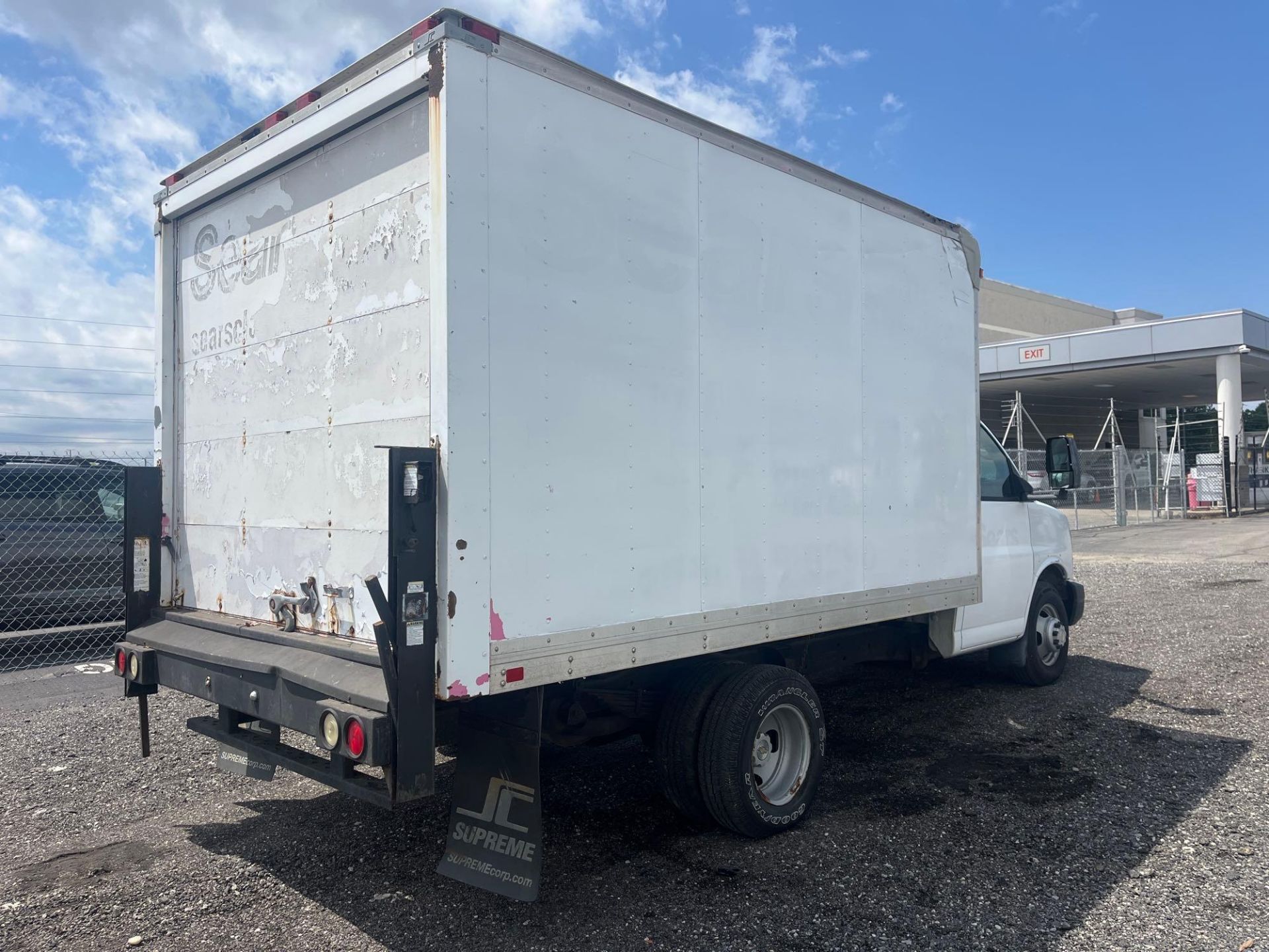 2009 Chevrolet Express 3500 12' Box Truck - Image 6 of 21