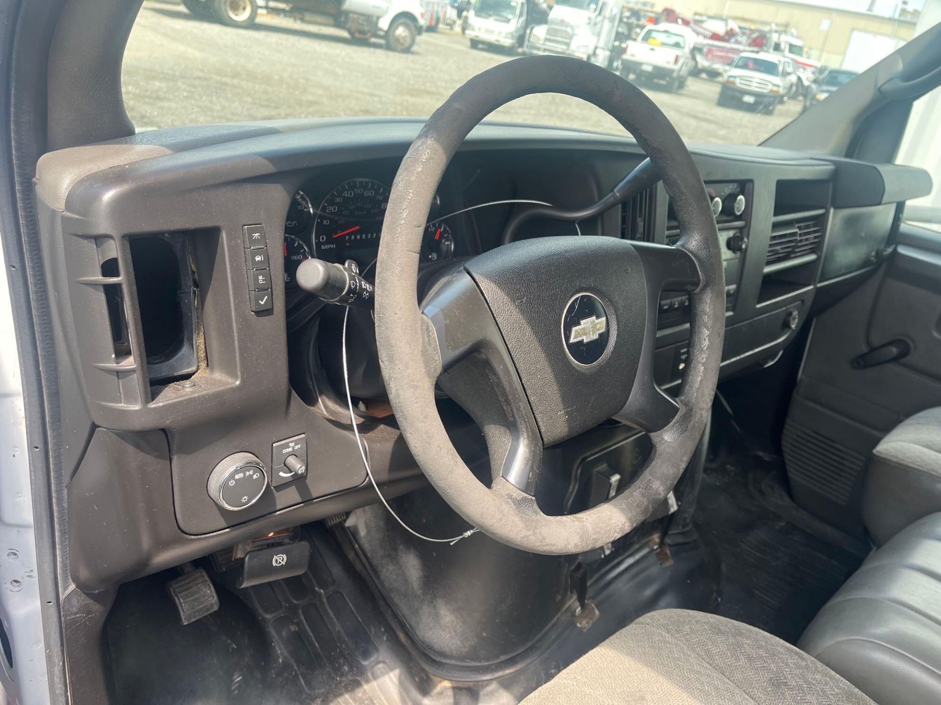 2009 Chevrolet Express 3500 12' Box Truck - Image 9 of 21