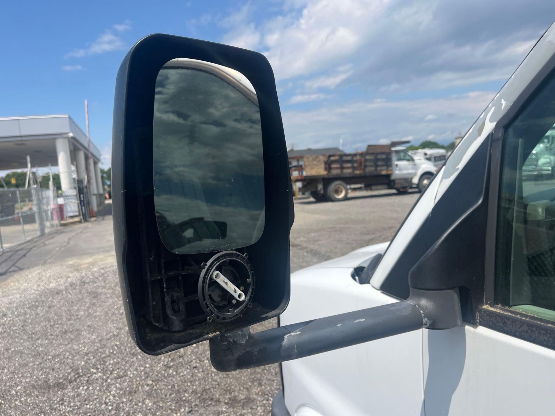 2009 Chevrolet Express 3500 12' Box Truck - Image 20 of 21