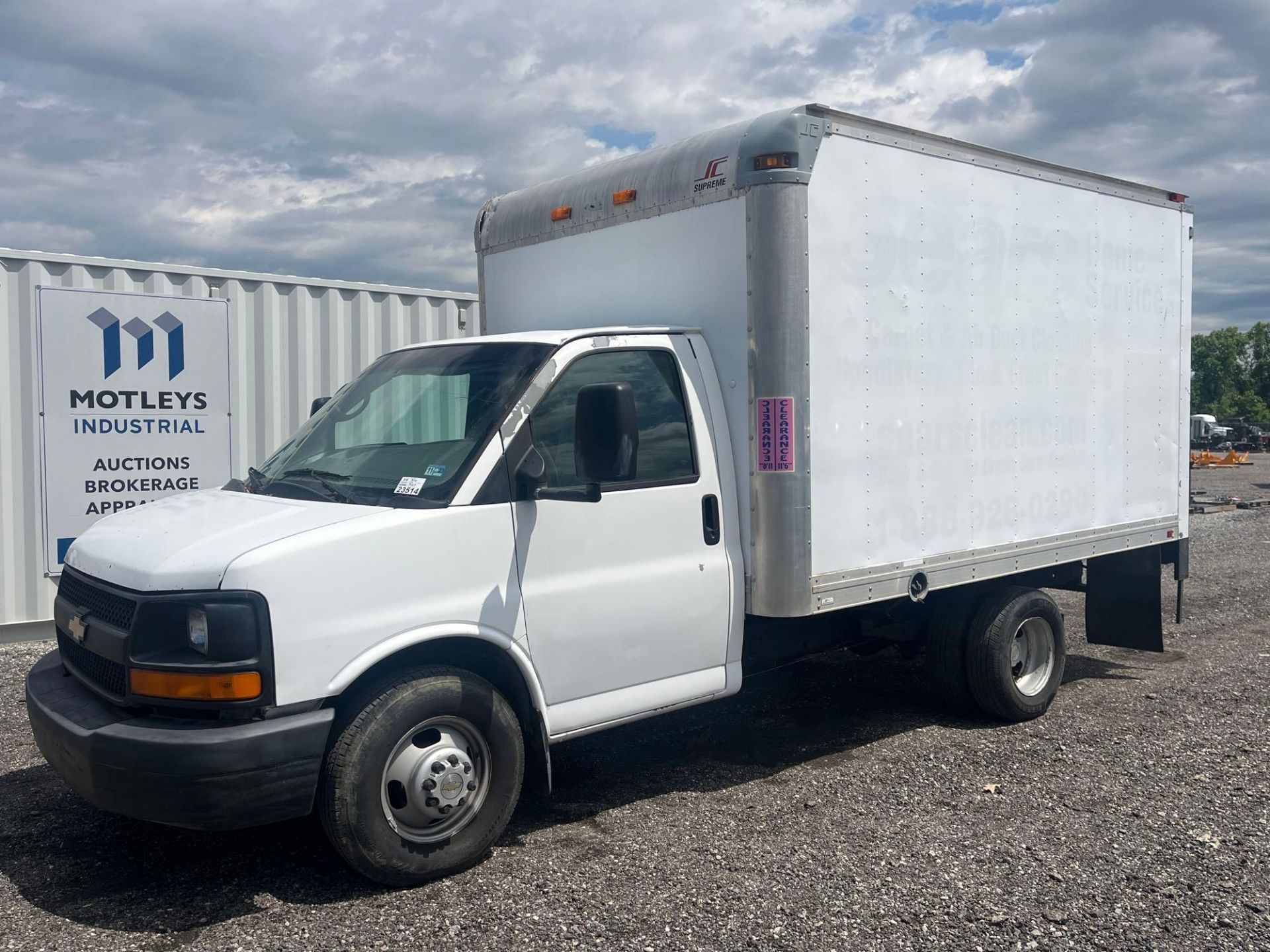 2009 Chevrolet Express 3500 12' Box Truck