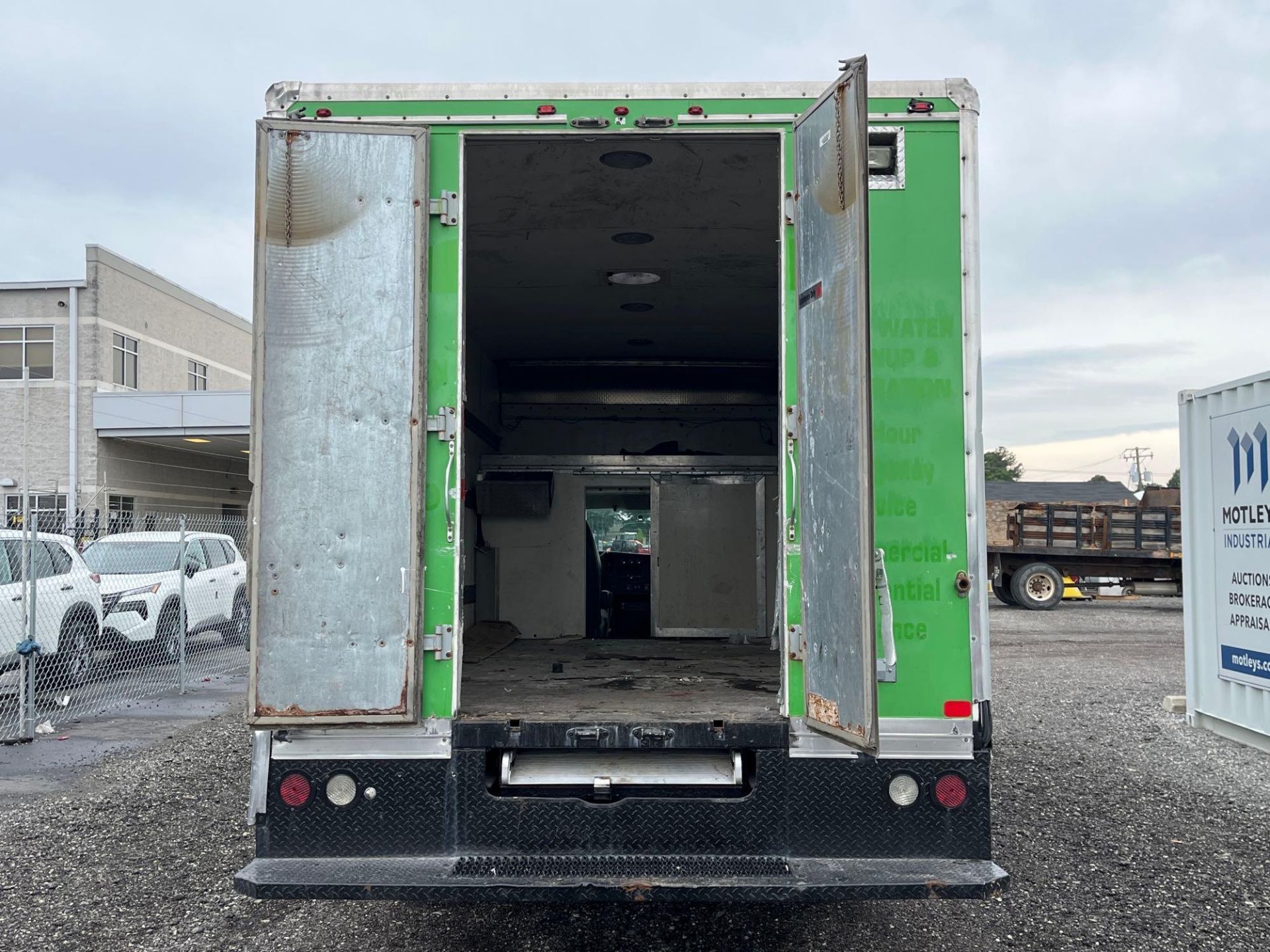 2015 Chevrolet 4500 16' S/A Box Truck - Image 11 of 20