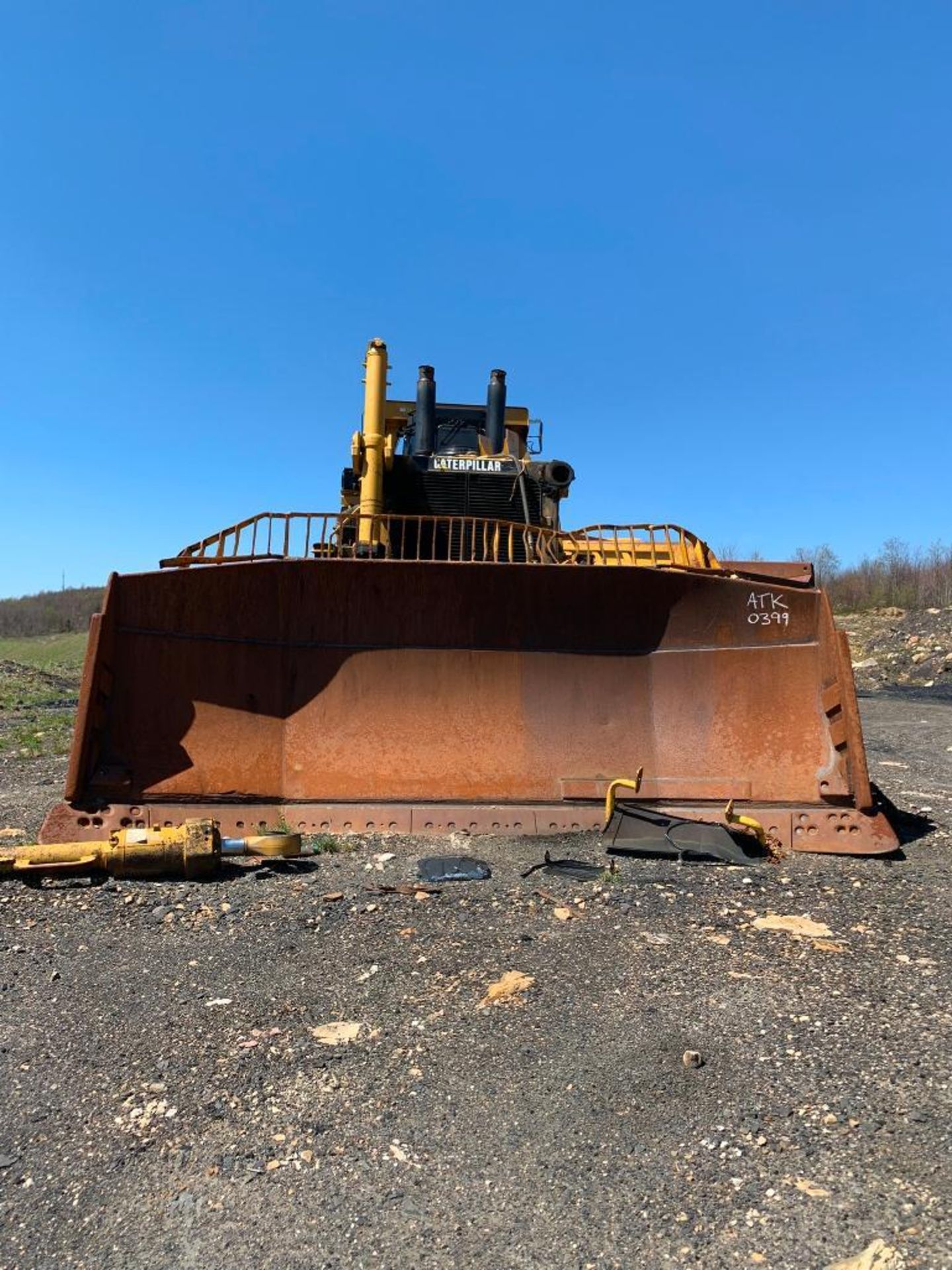 Pin Ripper Dozer 2003 CAT D10R Crawler Dozer, 16' Blade, w/ Single Tooth Ripper Blade ...