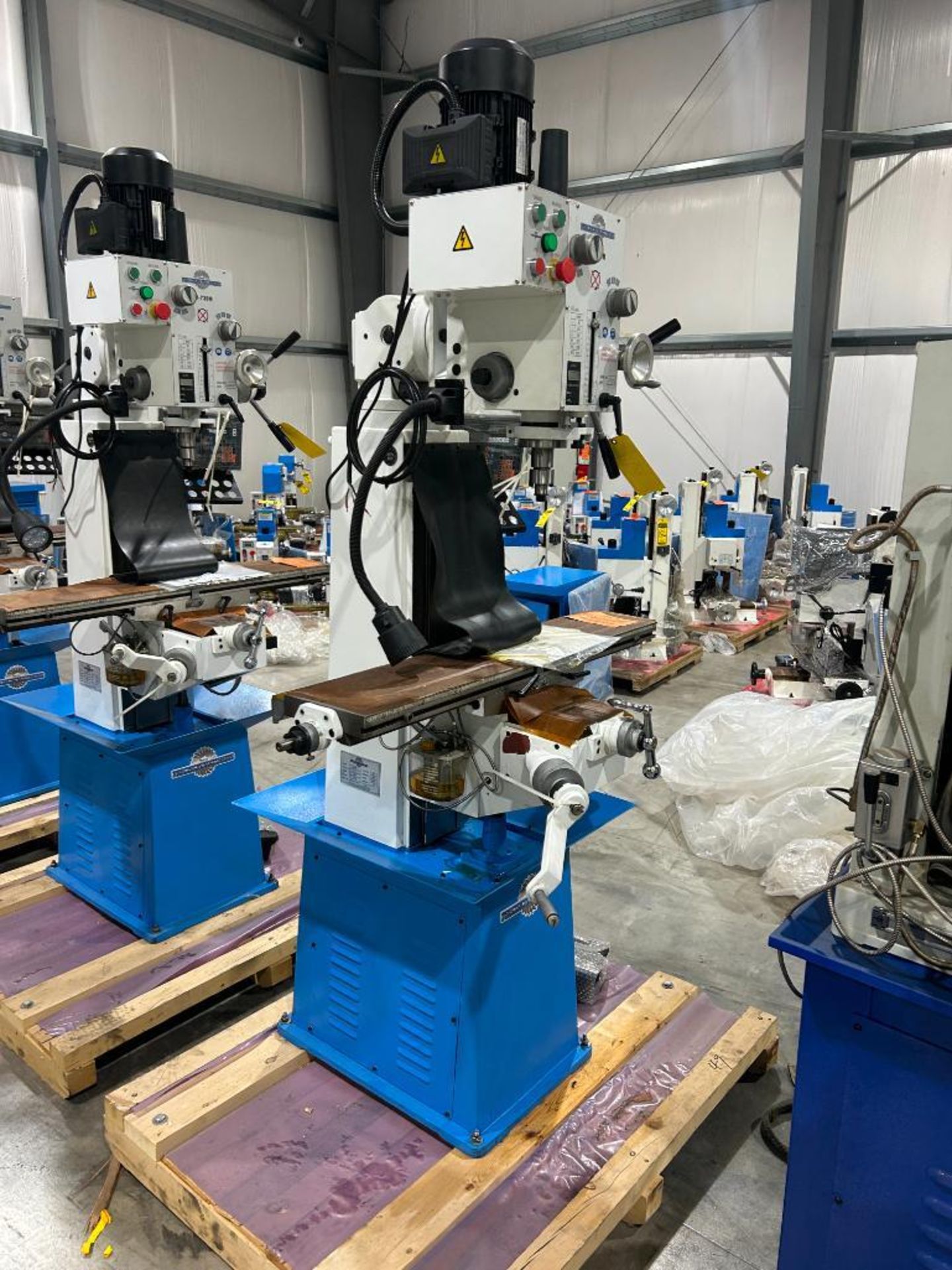 { Choice of lots: 187 } 2022 Precision Matthews Milling Machine, Model ...