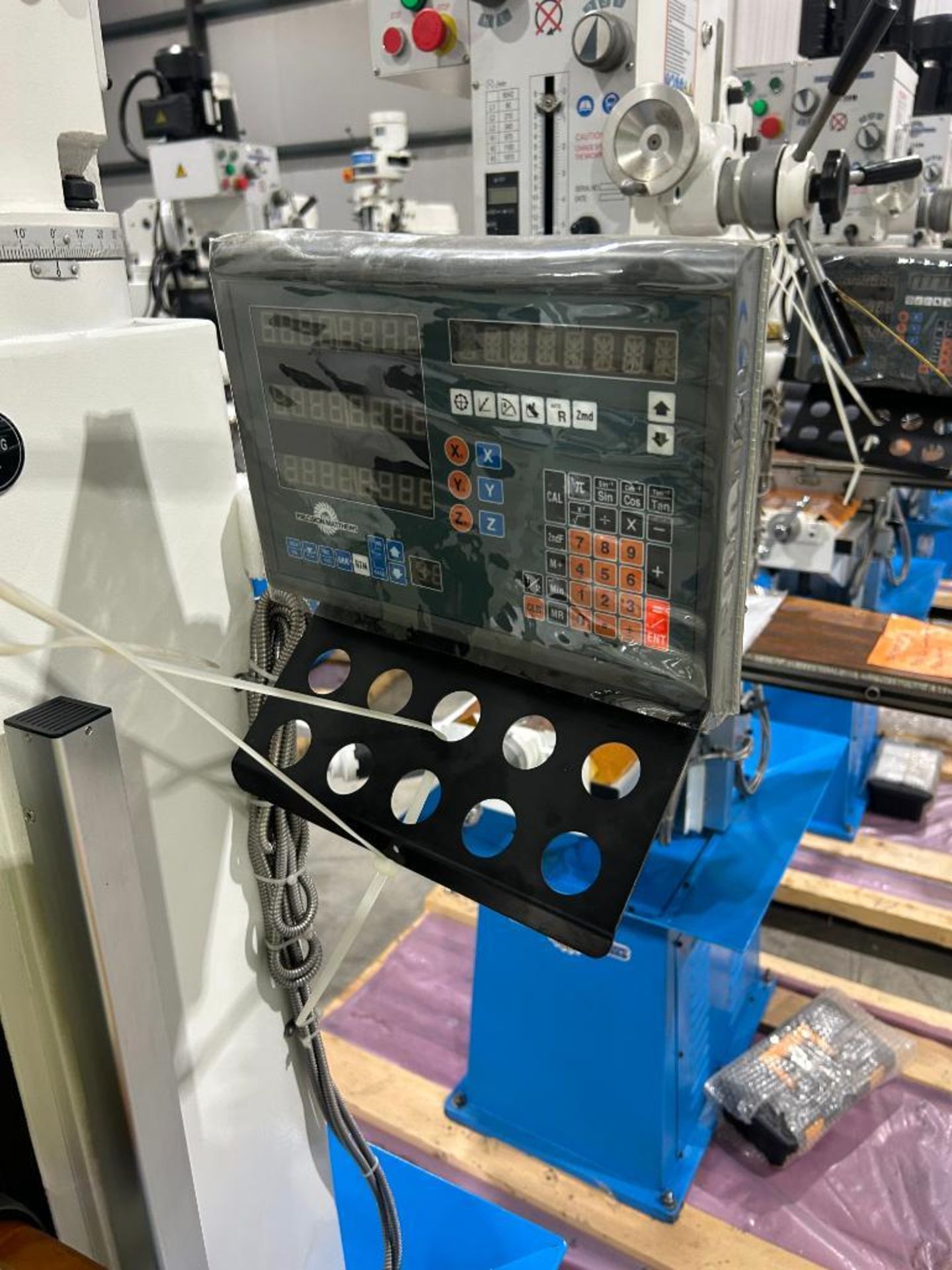 { Choice of lots: 187 } 2022 Precision Matthews Milling Machine, Model ...