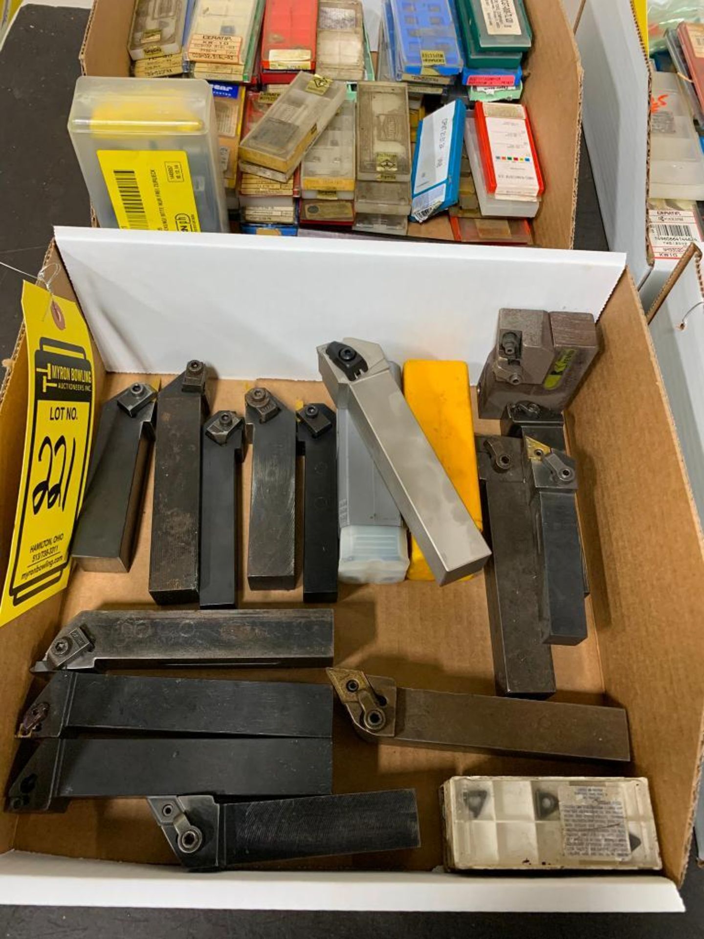 { Group of lots: 221, 222, 223 } Box of Assorted Turning Tool Holders