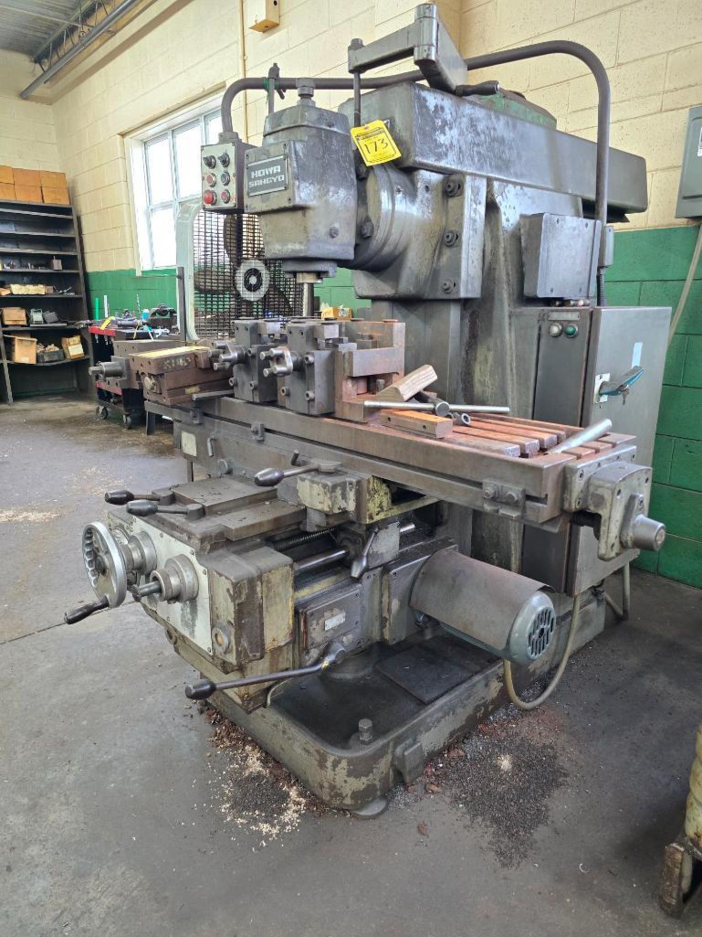 Howa Machine 1973 Howa Sangyo Universal Milling Machine, Model 2H, S/N 51059, 56 ...