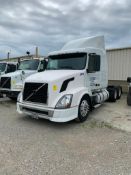 2006 Volvo sleeper cab tractor, #2041, VE D12, 435-hp diesel engine, Eaton 10-speed manual transmiss