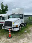2001 Volvo daycab tractor, model ISM, 370-hp, Eaton-Fuller 10-speed manual transmission, T/A, VIN# 4