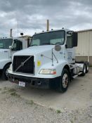 2009 Volvo daycab tractor, #622, model D11 365-hp Detroit diesel engine, Eaton-Fuller FR-13210B 10-s