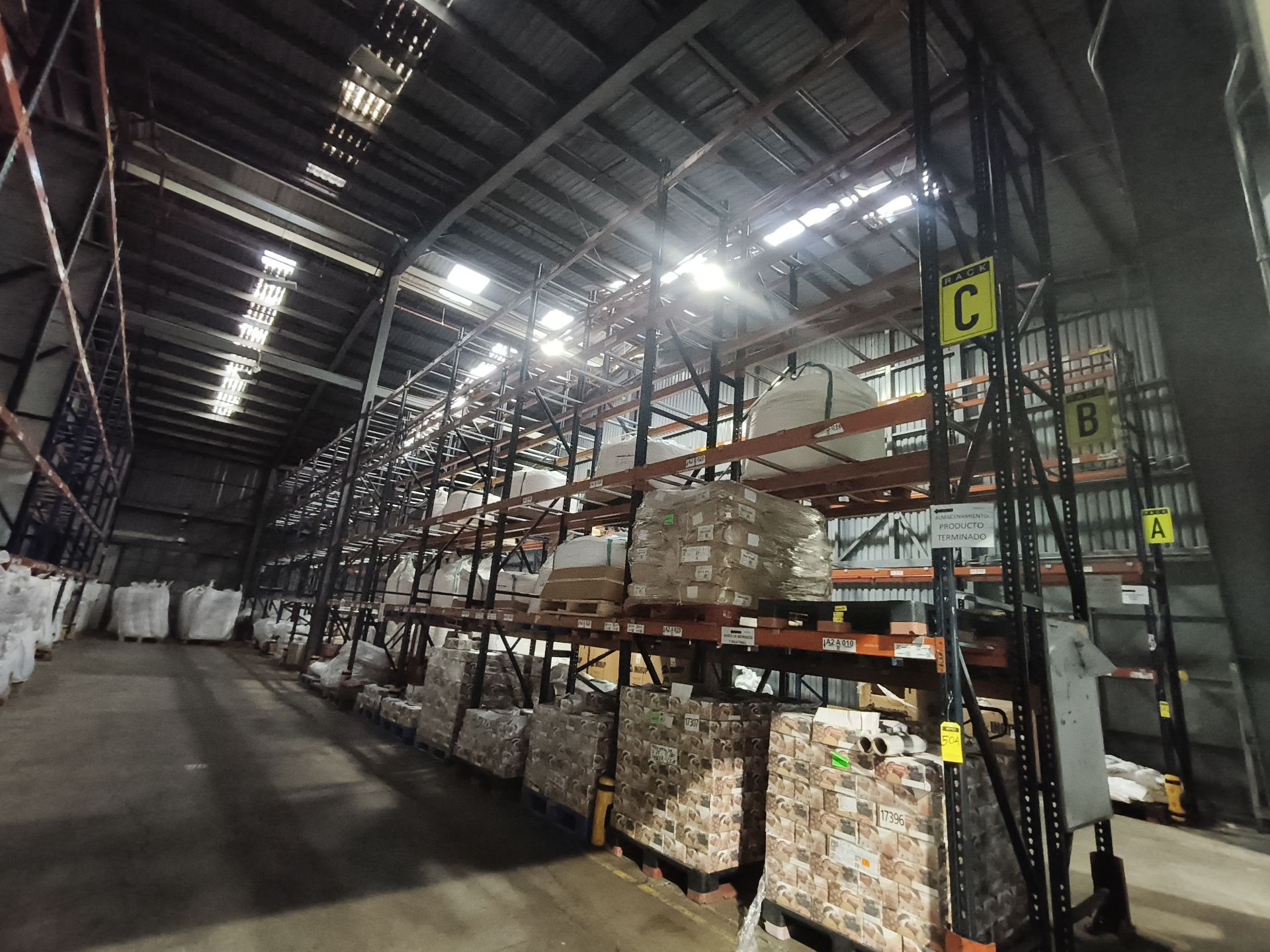 Rack with 11 posts and 84 crossbeams / Rack de 11 postes y 84 ...