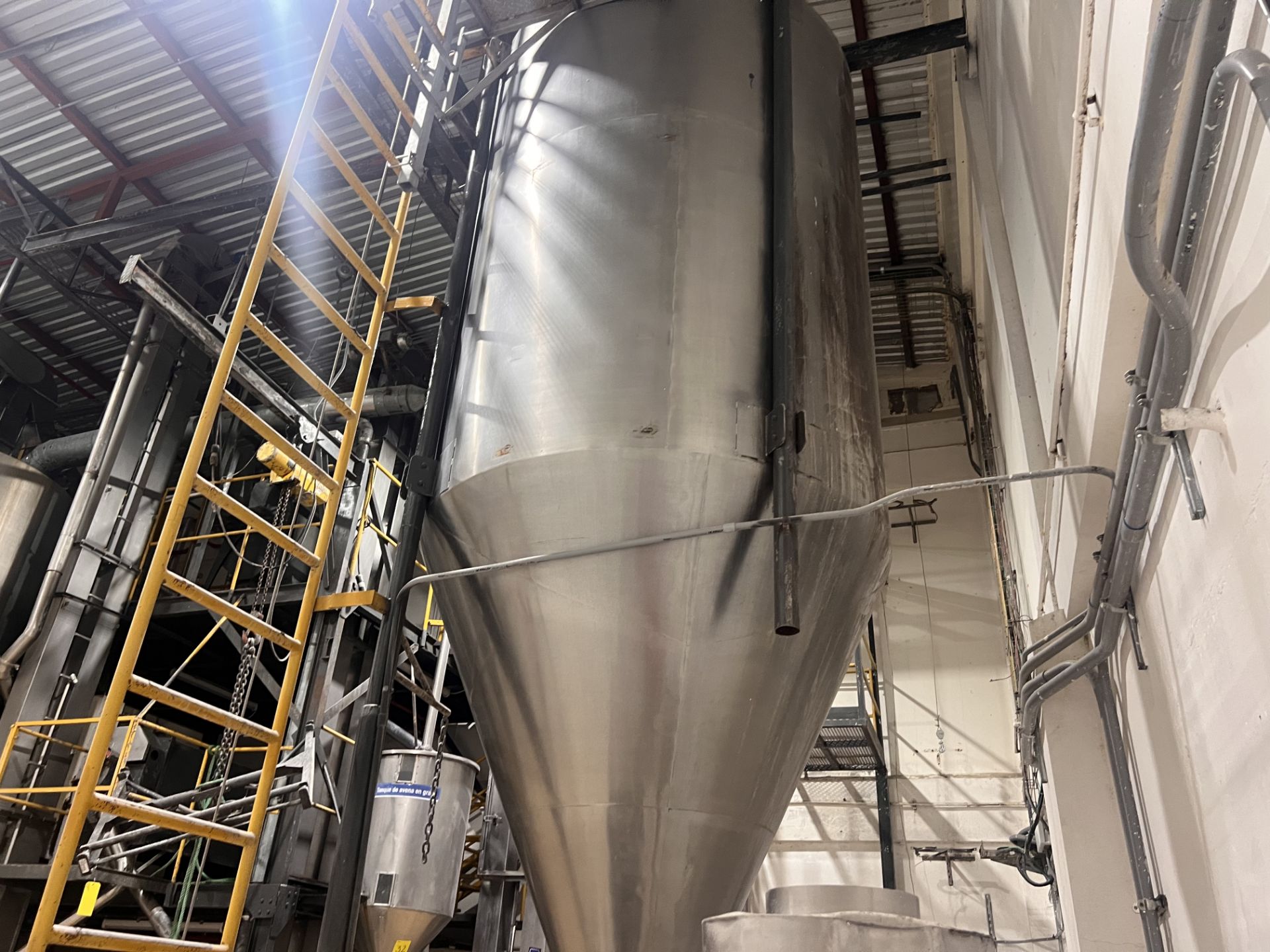 Oat pulverizing system, includes conical silo, pulverizer mill, hopper ...