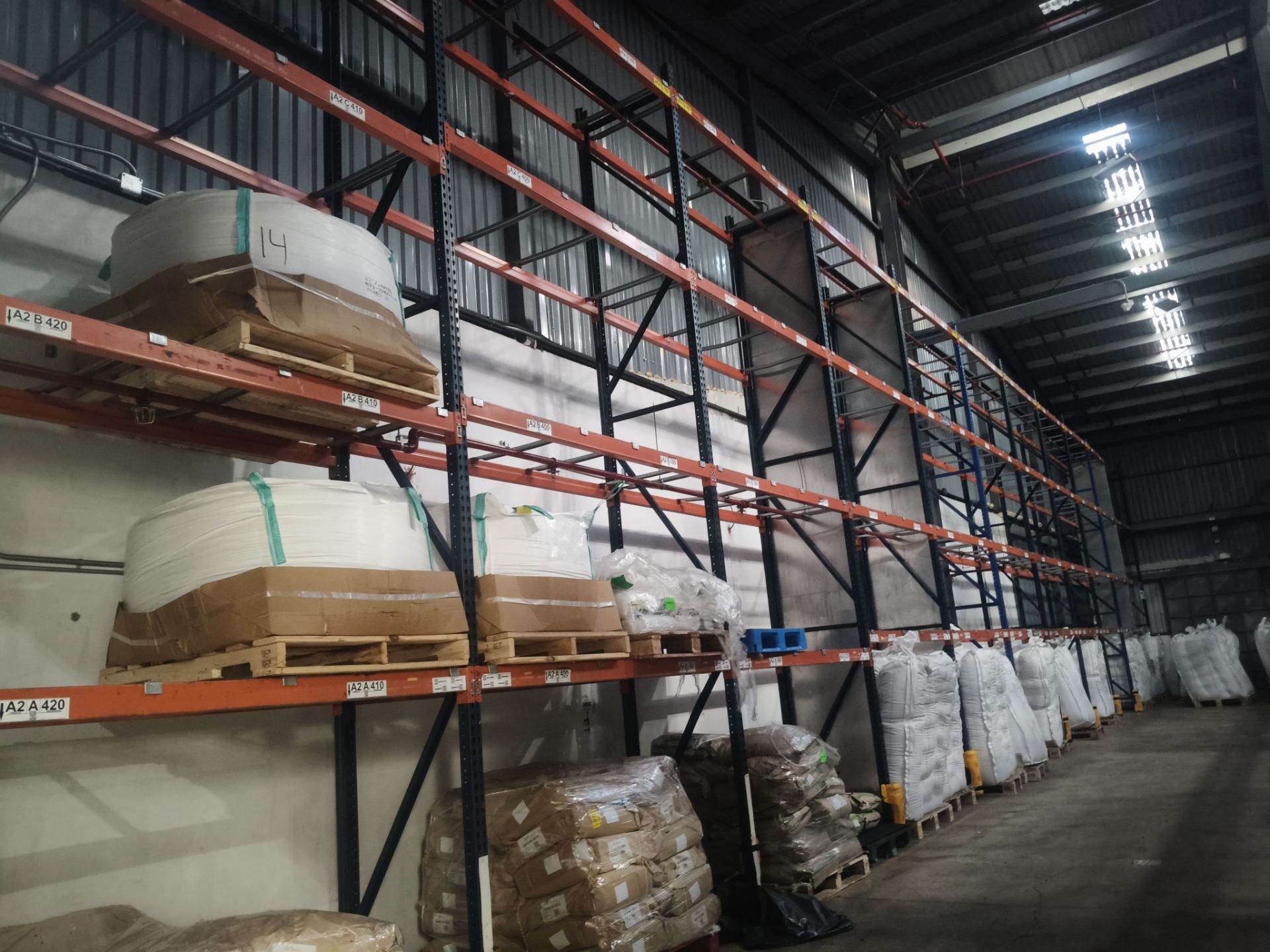 Rack with 11 posts and 84 crossbeams / Rack de 11 postes y 84 ...