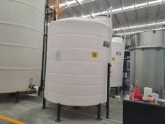 TECNOTANQUES Plastic water tank with a capacity of 10,000 liters, a diameter of 2.40 meters, and a