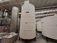 TECNOTANQUES Plastic water tank with a capacity of 18,000 liters, a diameter of 2.50 meters, and a