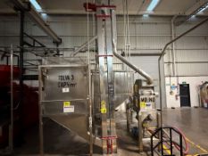 Lot of 2 stainless steel bucket elevators, measuring approximately 0.20 x 0.23 x 6.20 meters. / Lot
