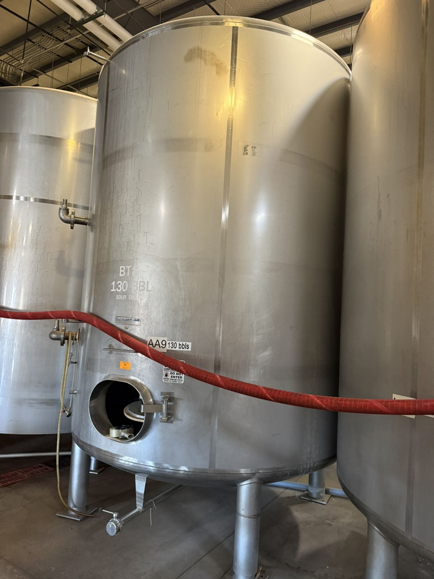 Mueller 130 BBL (4,000 Gal) Stainless Steel Brite Tank, Glycol Jacketed, Dish Botto | Rig Fee $3000 - Image 2 of 8