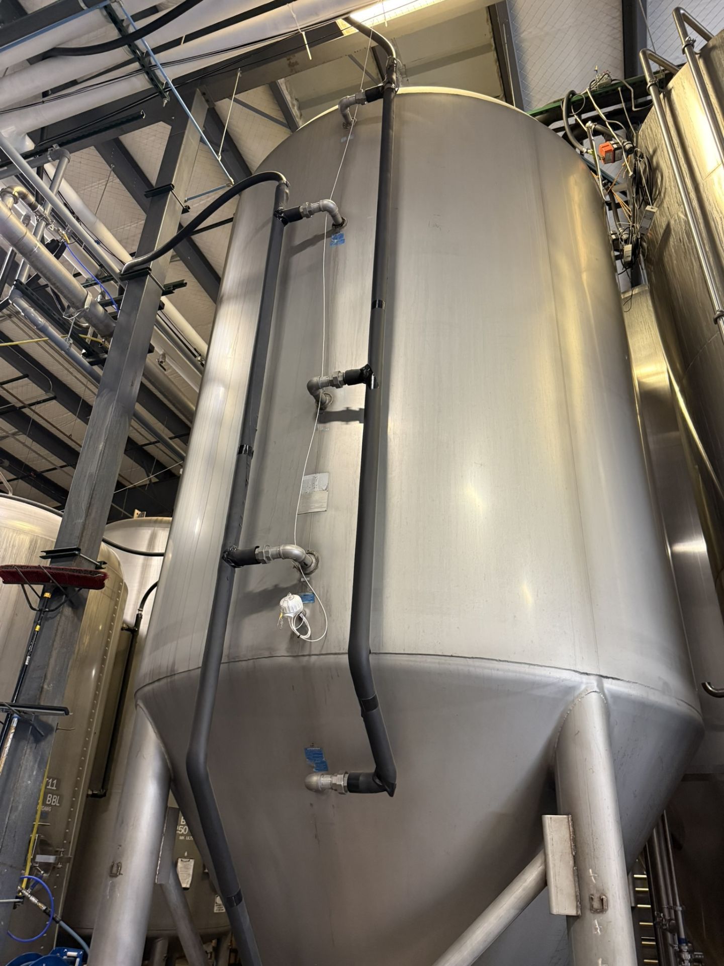 Mueller 240 BBL (7,500 Gal Gross) Stainless Steel Fermenter | Rig Fee $3750 - Image 4 of 9